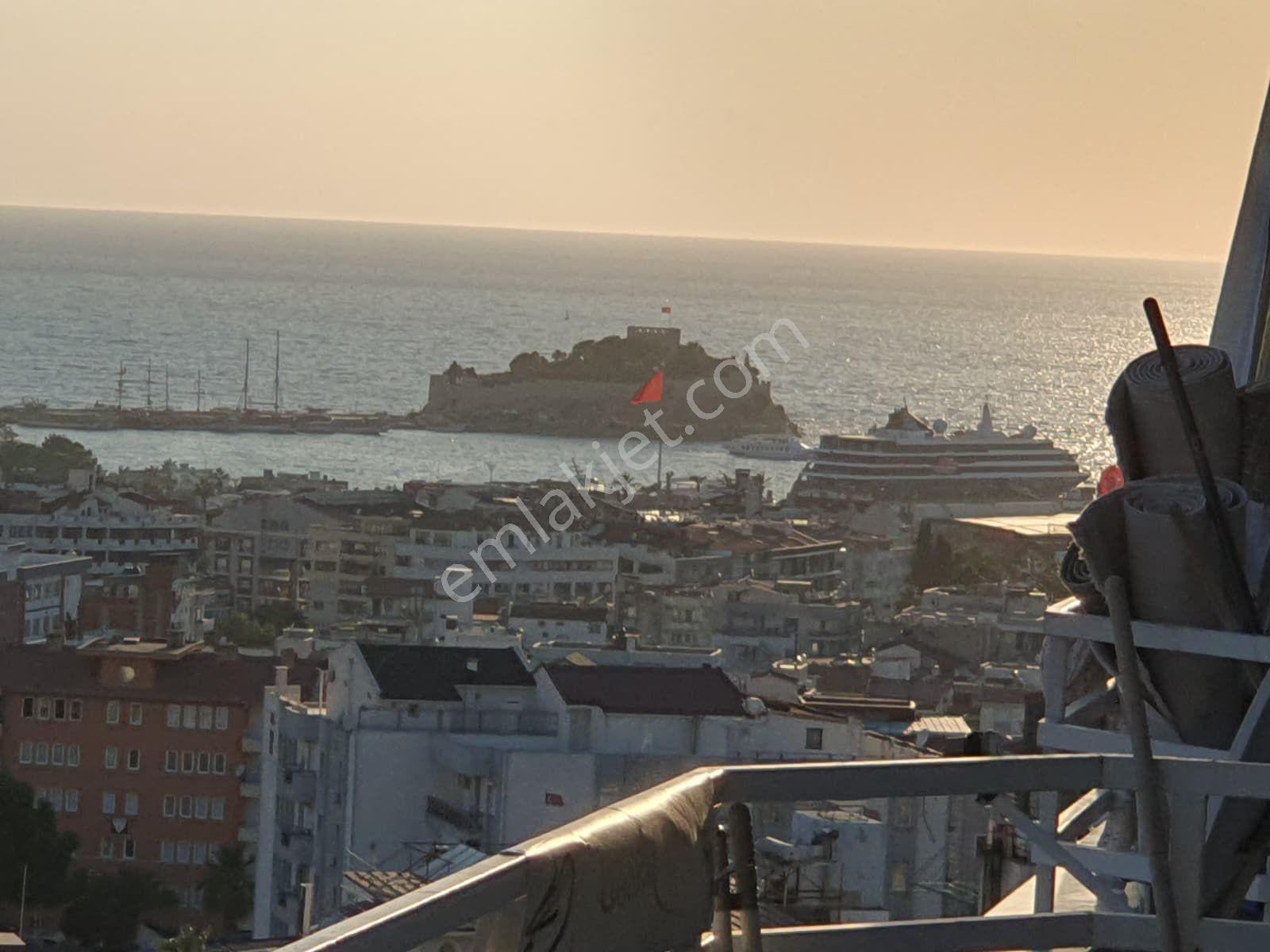 "kuşadası Ege Mahallesi'nin Kalbinde, Zamana Meydan Okuyan 2+1 - Görsel 6