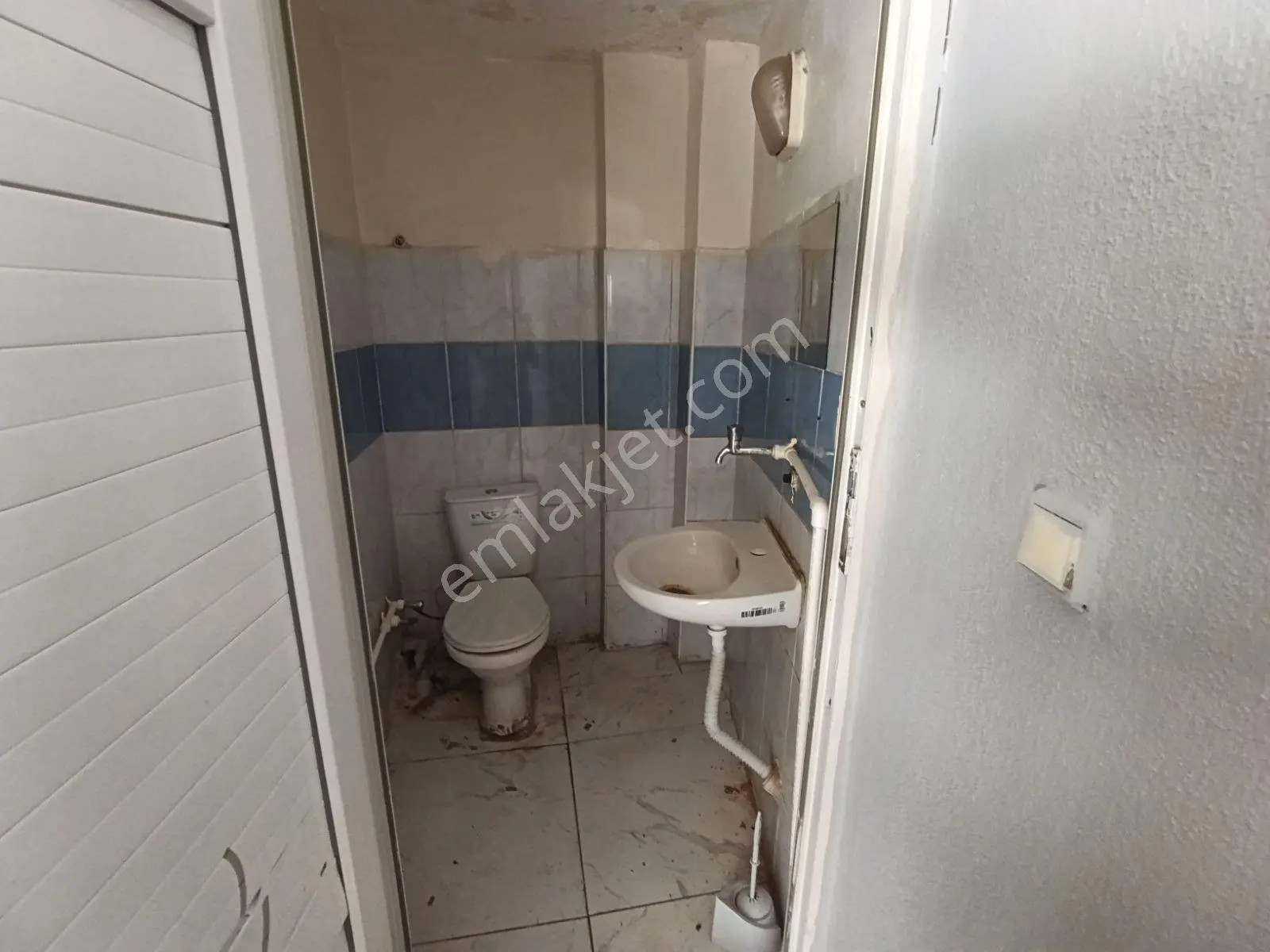 Borsa Caddesinde Kiralık Köşe Dükkan - Görsel 5