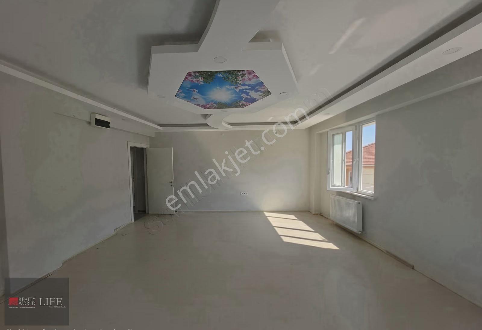 Rwlıfe// Büyükdere Mah. Kaplanlar Sokakta Kiralık 3+1 Daire - Görsel 3