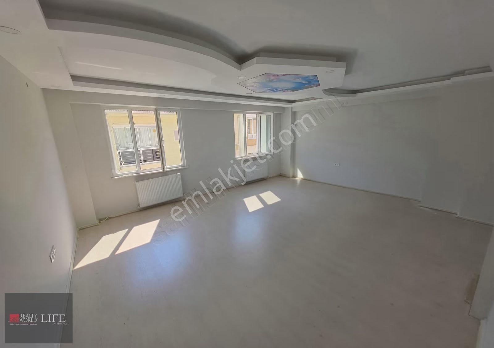 Rwlıfe// Büyükdere Mah. Kaplanlar Sokakta Kiralık 3+1 Daire - Görsel 2