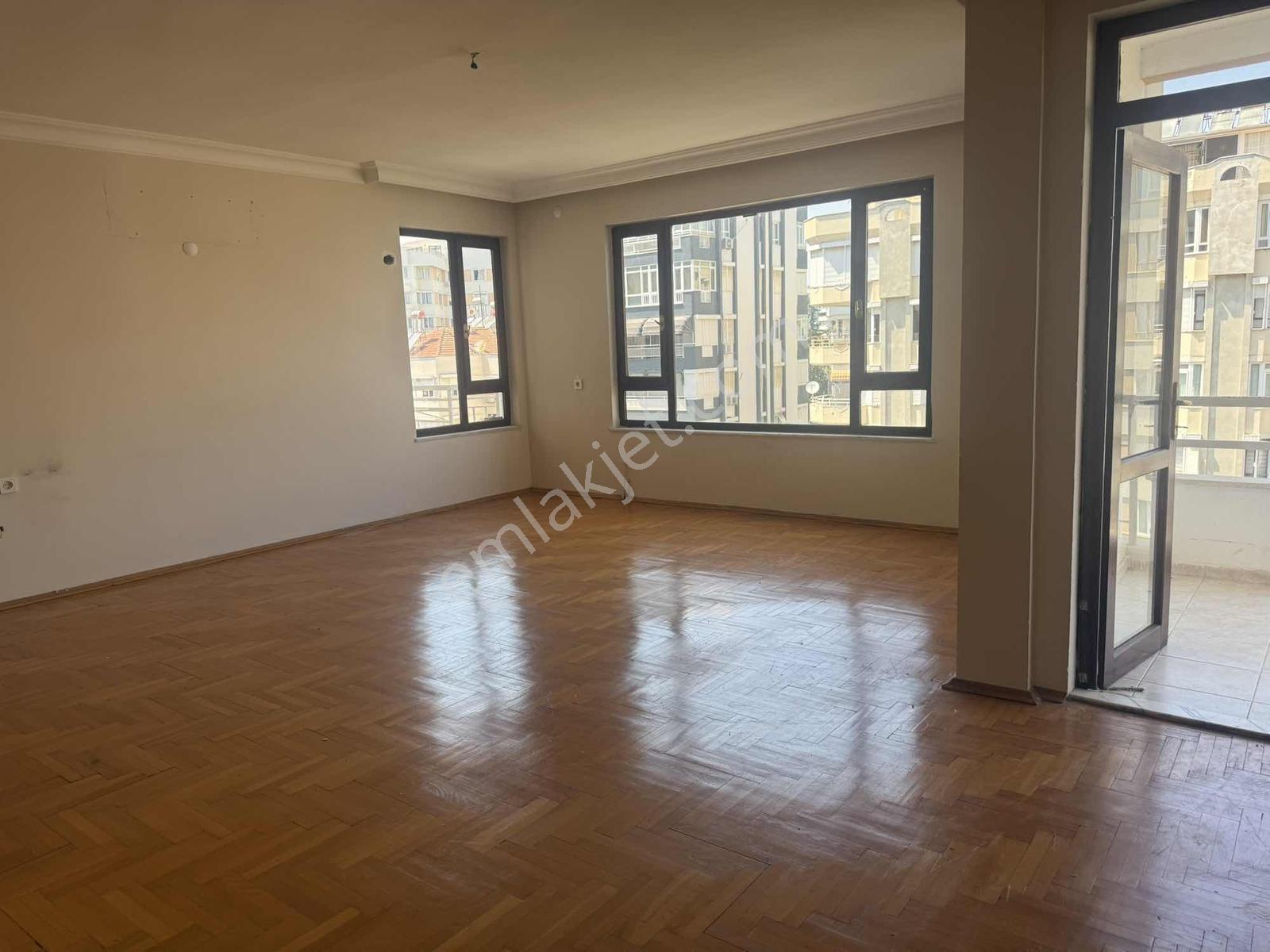 Yeşilbahçede Merkezi Konumda, Geniş 3+1 Kiralık Daire - Görsel 22