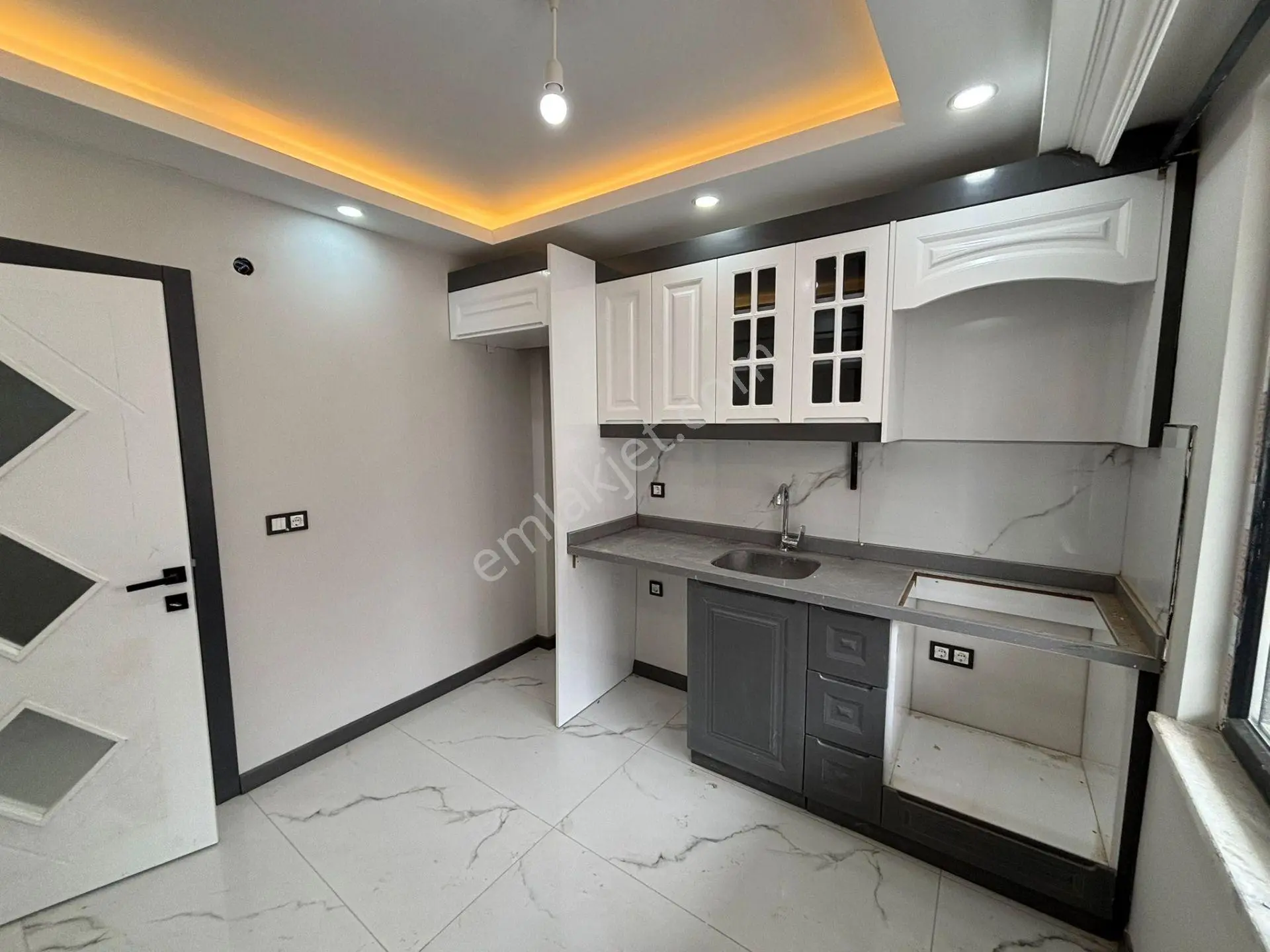 **eryıldız İnşaat'tan**merkezi Konumda İskanlı 95m2 2+1 Ön Cephe