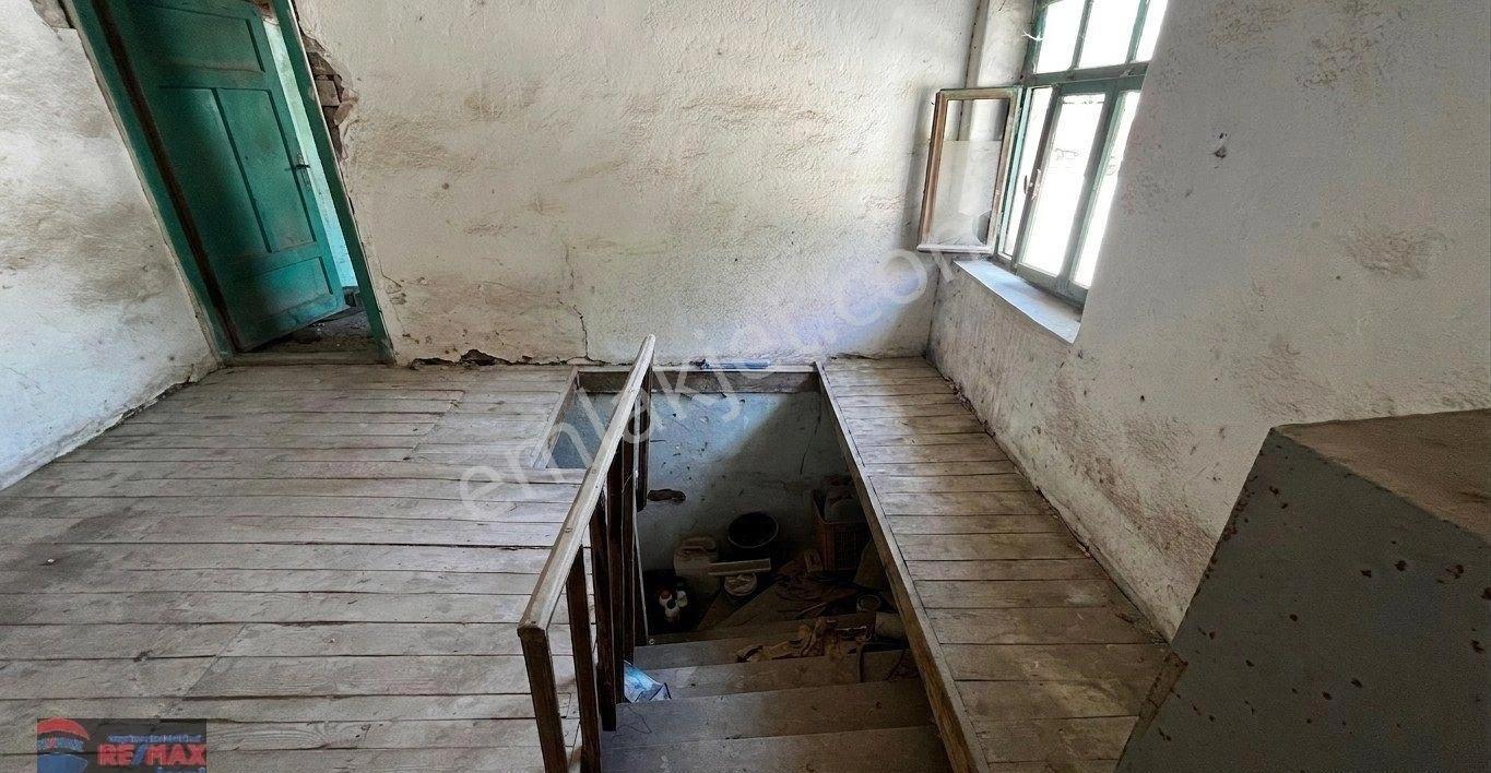 Re/max İnci'den Pamukçu'da Merkez Lokasyonlu Satılık Avlulu Kargir Ev Ve Arsası - Görsel 34