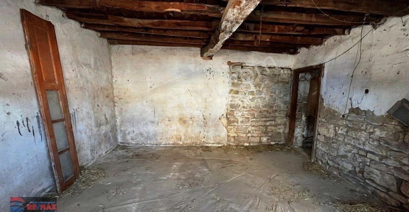 Re/max İnci'den Pamukçu'da Merkez Lokasyonlu Satılık Avlulu Kargir Ev Ve Arsası - Görsel 14