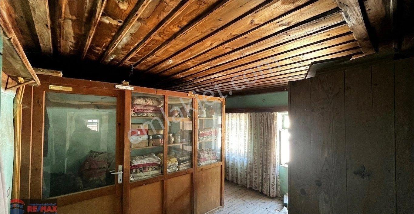 Re/max İnci'den Pamukçu'da Merkez Lokasyonlu Satılık Avlulu Kargir Ev Ve Arsası - Görsel 5