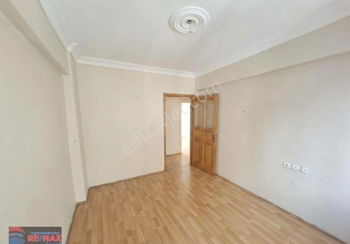 Re/max İnci'den Karesi Toygar Mah. Damla Sitesinde Satılık 2+1 Daire - Görsel 9