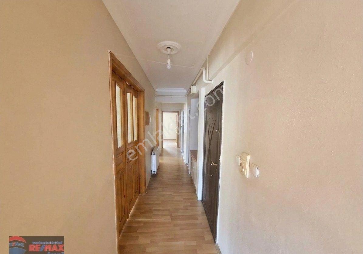 Re/max İnci'den Karesi Toygar Mah. Damla Sitesinde Satılık 2+1 Daire - Görsel 3