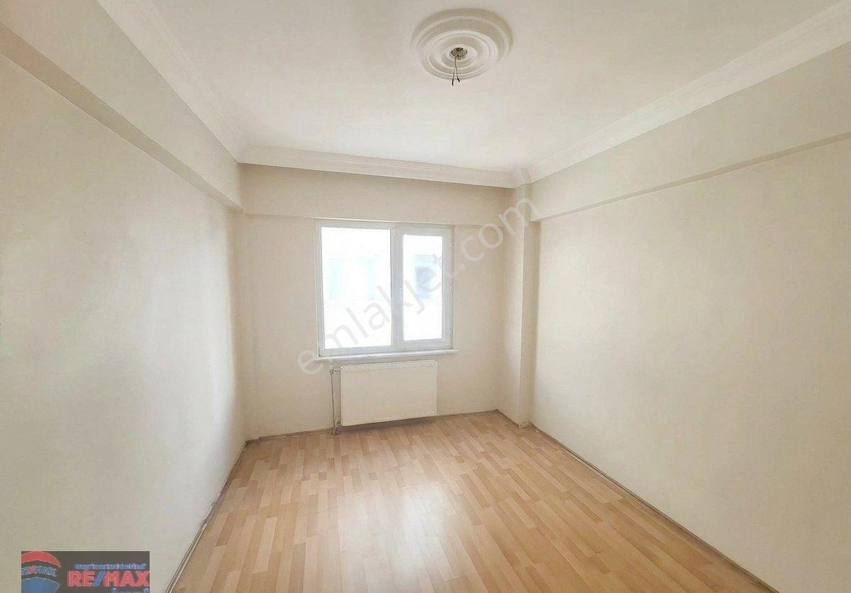 Re/max İnci'den Karesi Toygar Mah. Damla Sitesinde Satılık 2+1 Daire - Görsel 4