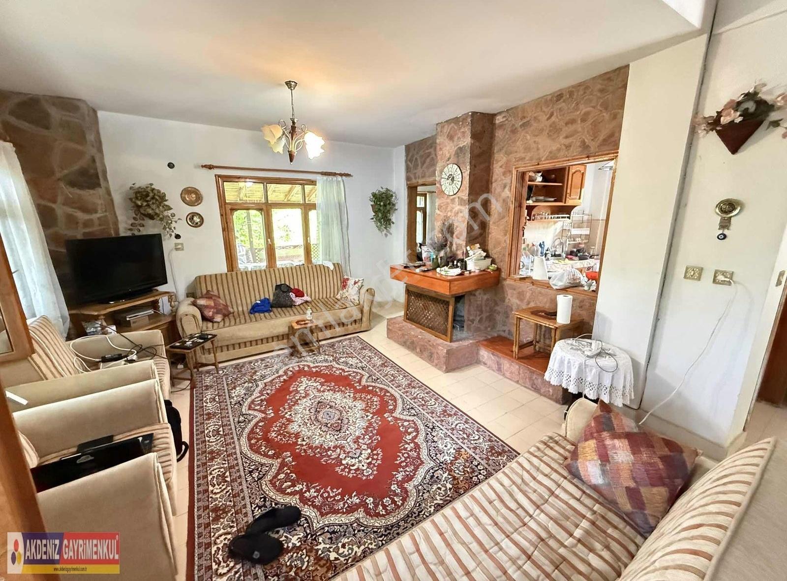 Çamlıyayla'da 1.000m2 Arsa İçerisinde Şömineli 6+1 Tripleks