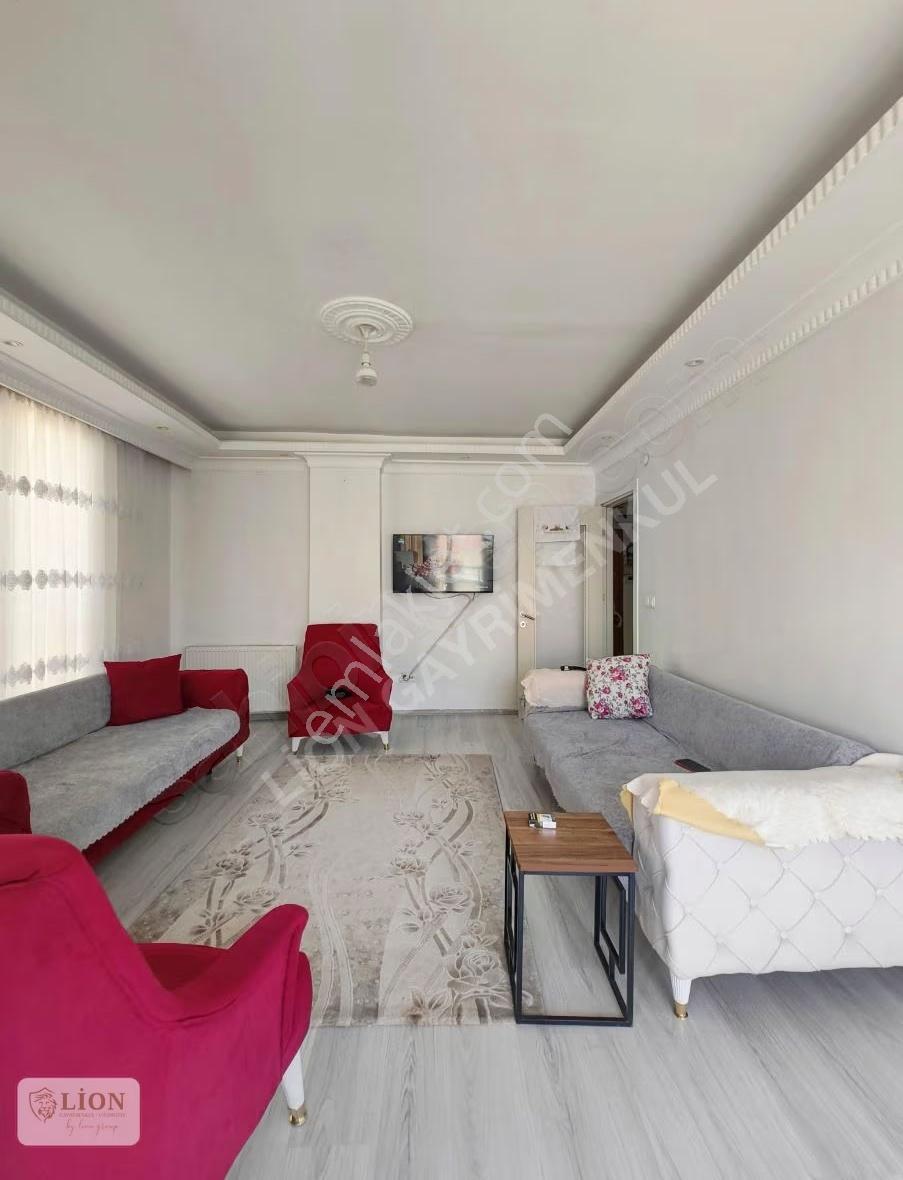 Beylikdüzü Kavaklı Çarşı Merkezde 3+2 Dubleks Daire
