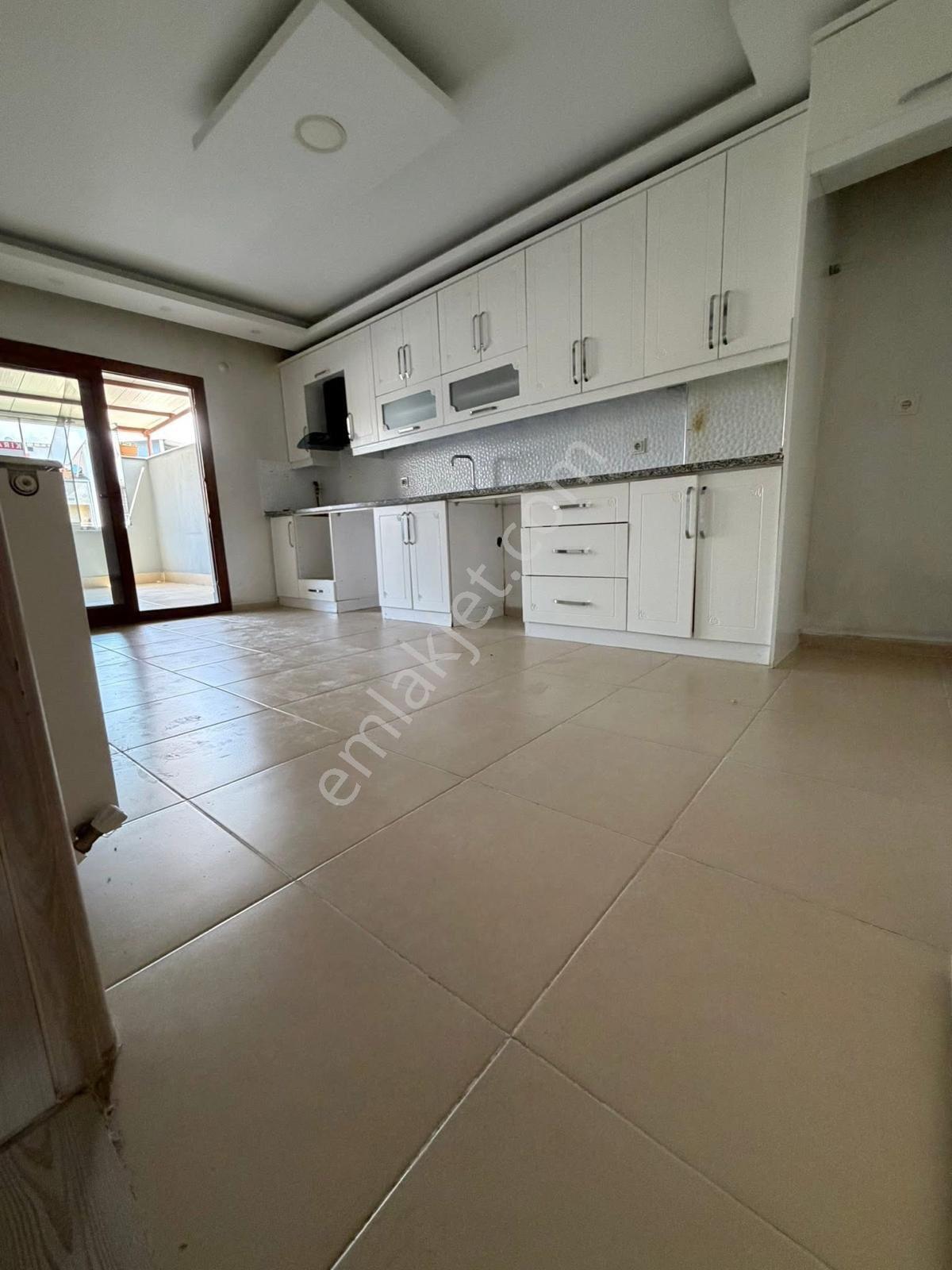 Yedieylül Mahallesi Kervan Yolu Üzeri Teraslı Daire - Görsel 3