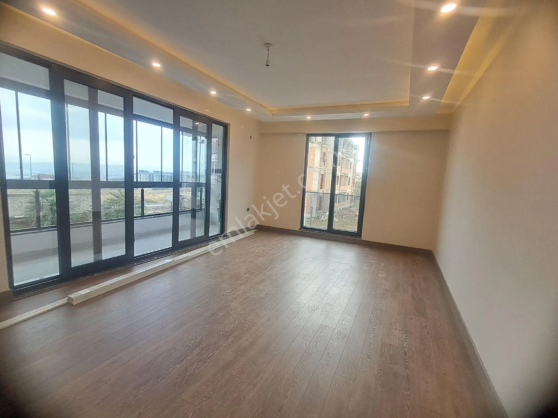 Ekşioğlundan Tekirdağ Süleymanpaşa Atatürk Mah Kiralık Eşyalı Havuzlu Daire