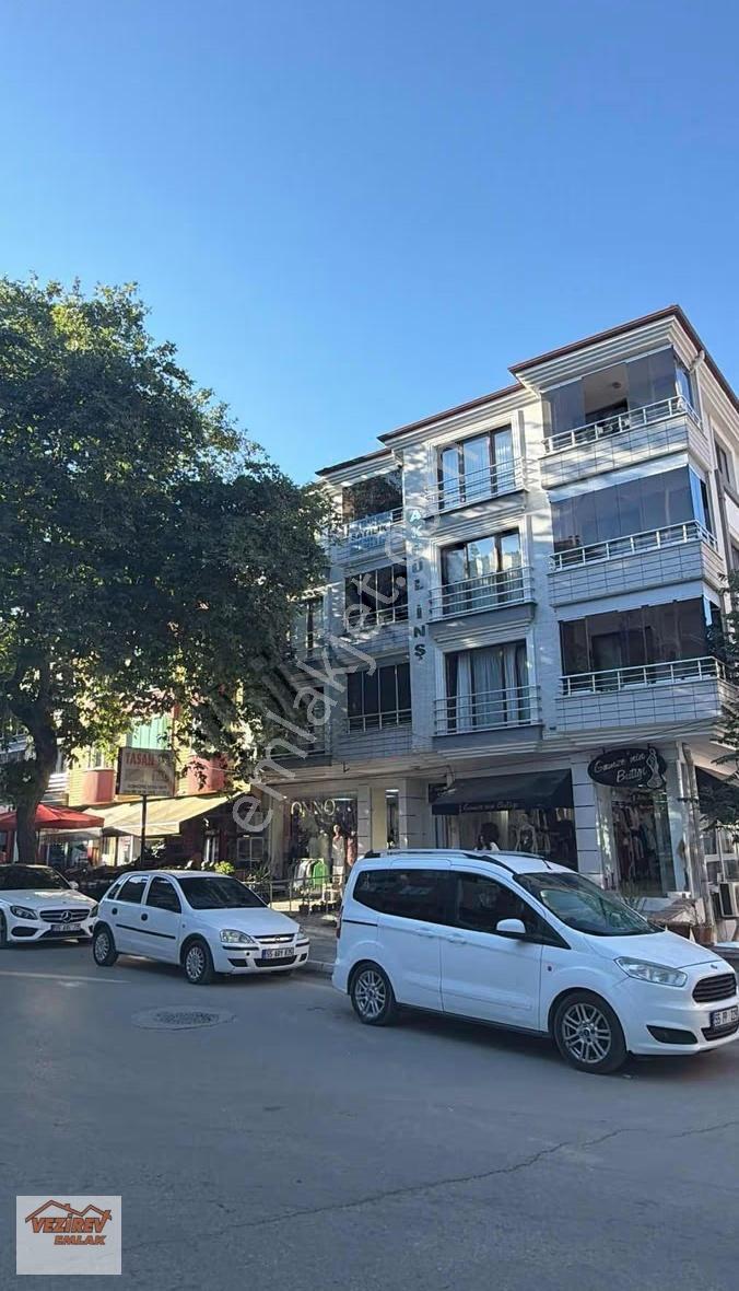 Çamlık Caddesine Cephe 3+1 Asansörlü Geniş Daire