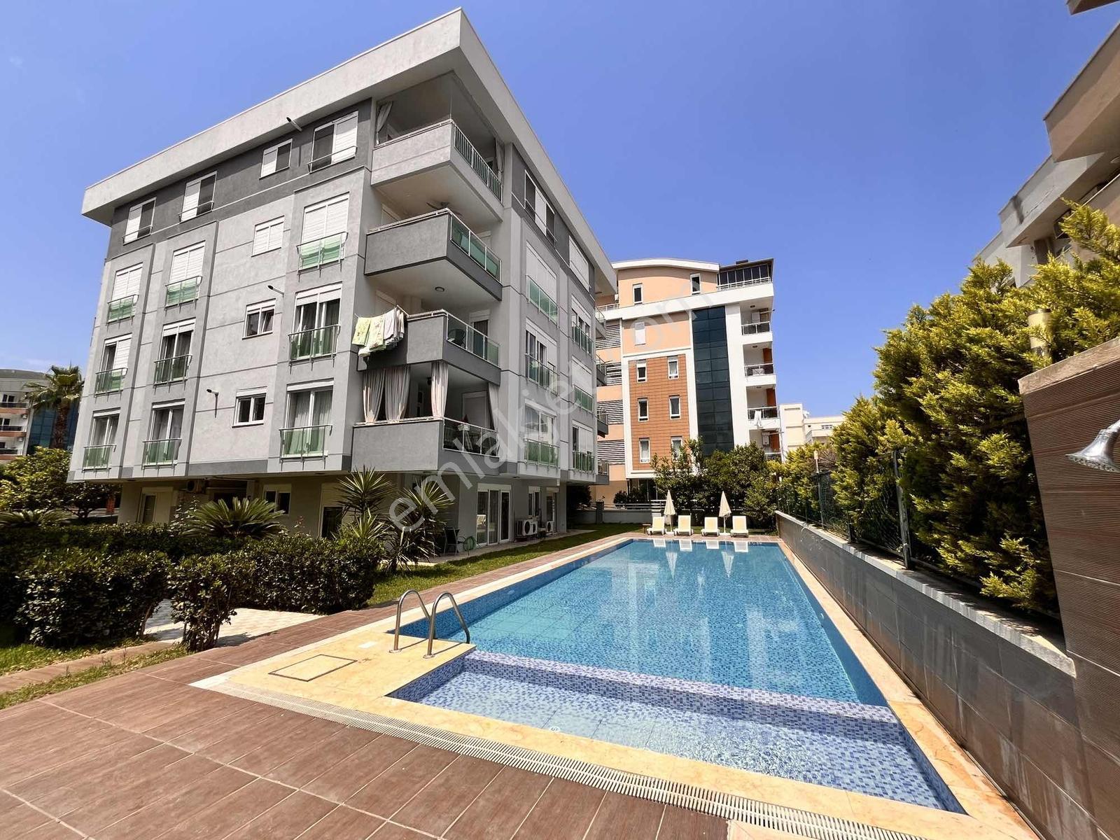 Konyaaltında Havuzlu Site İçerisinde Eşyalı Bahçe Katı 1+1
