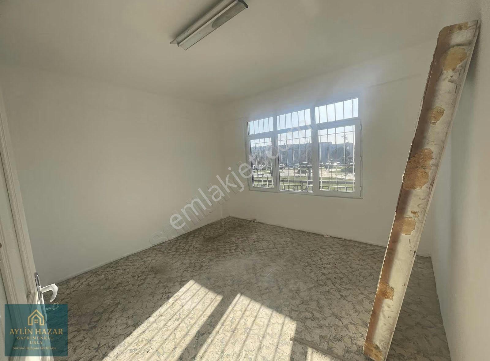Urla Meydanda Çıft Cephelı 150 Metre² - Görsel 6