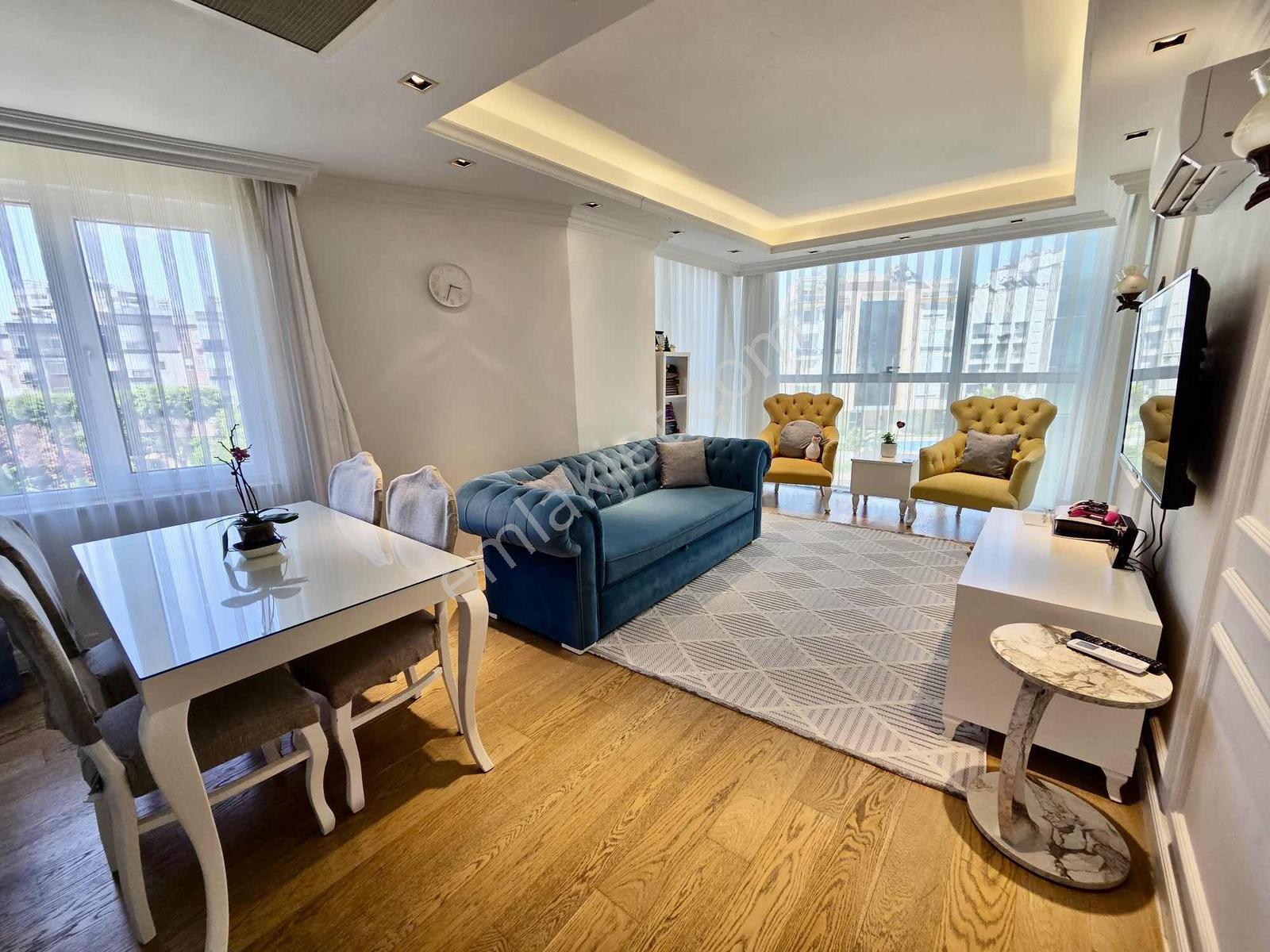 Konyaaltı Liman'da Havuzlu Kapalı Otopark Eşyalı 2+1 Kiralık