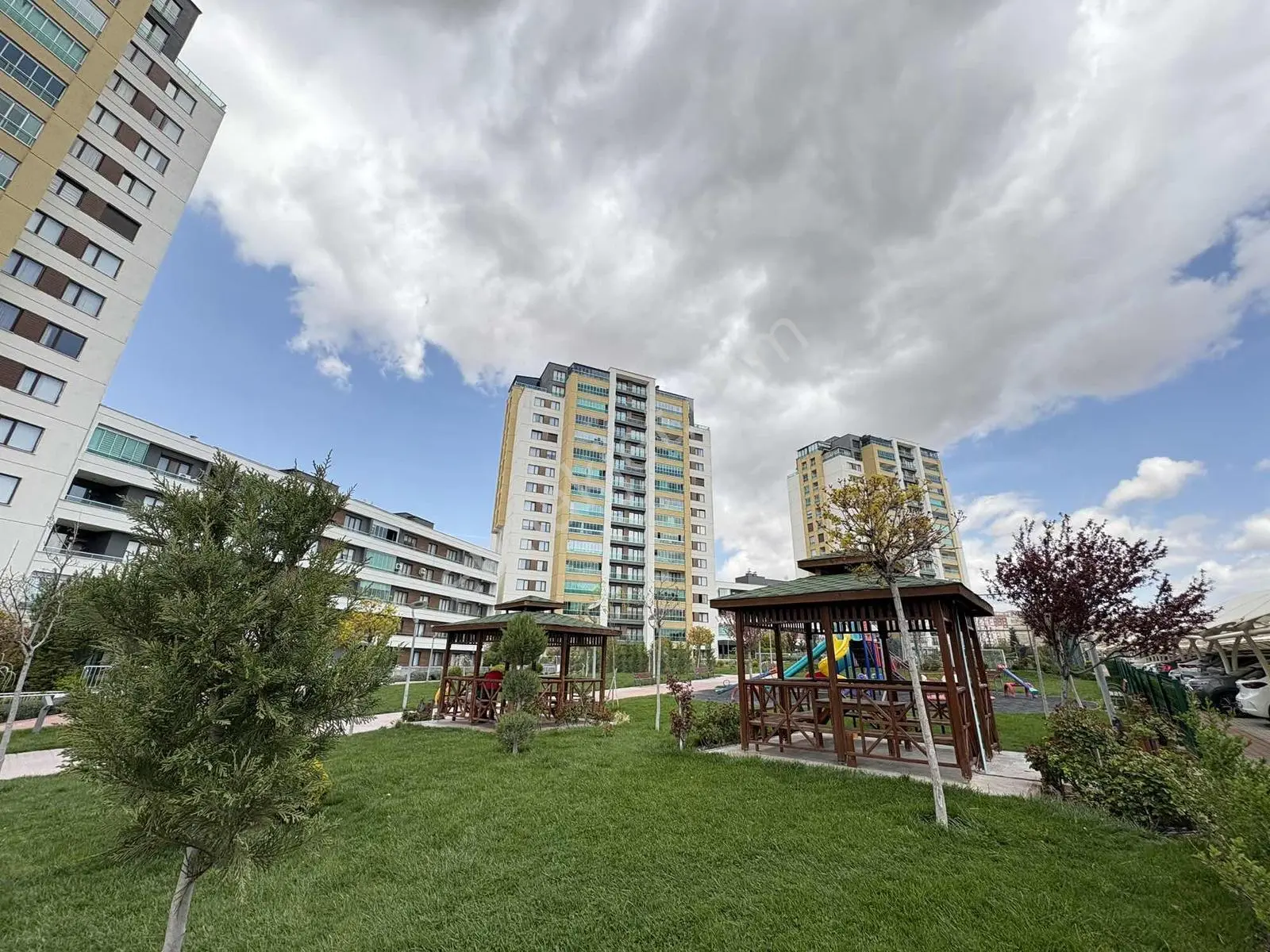 Seçkin Ve Sosyal Yaşamın Anahtarı Flora Şehirde! 4+1 Ara Kat