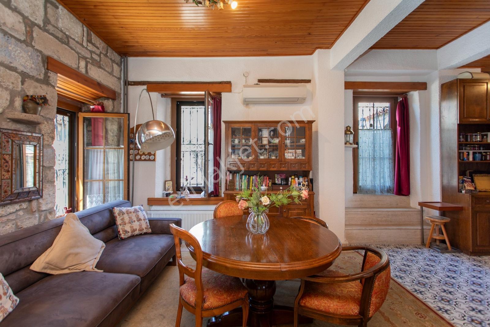 Foça'da Satılık Restorasyonlu Masrafsız Taş Ev - Görsel 21
