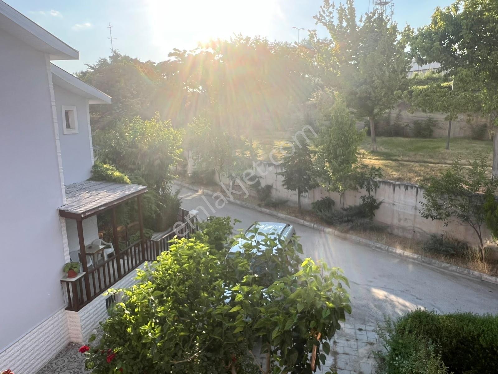 Uğur Mumcu Mahallesinde Köşe Konumda Mantolamalı 4 Oda 2 Salon - Görsel 13
