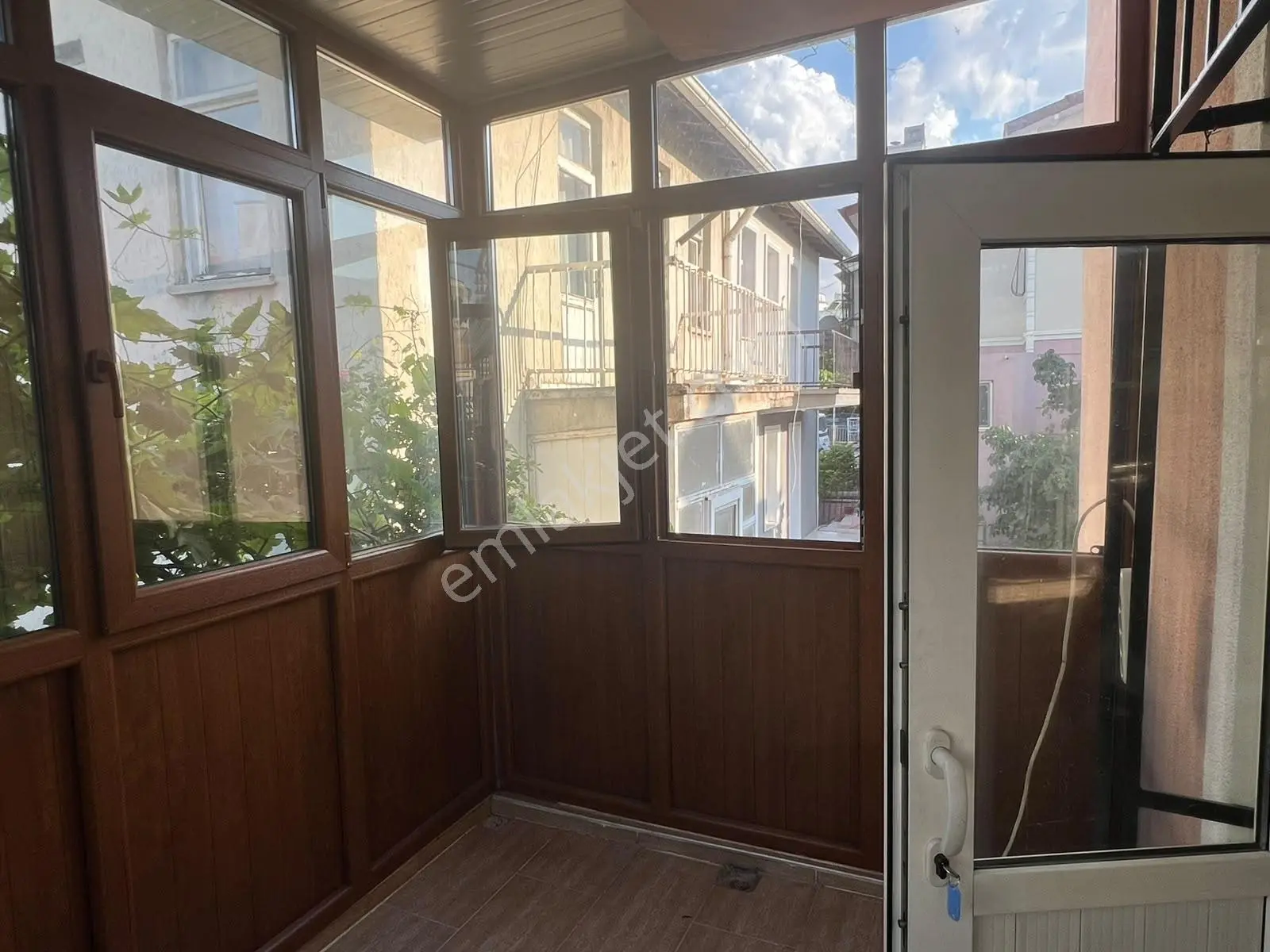 Uğur Mumcu Mahallesinde Köşe Konumda Mantolamalı 4 Oda 2 Salon - Görsel 31