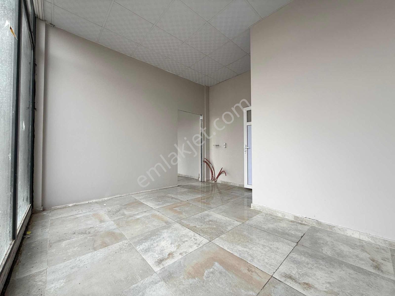 Akabe Mahallesi Yüksek Yaya Trafiğine Sahip 40 M² Kiralık Dükkan - Görsel 4