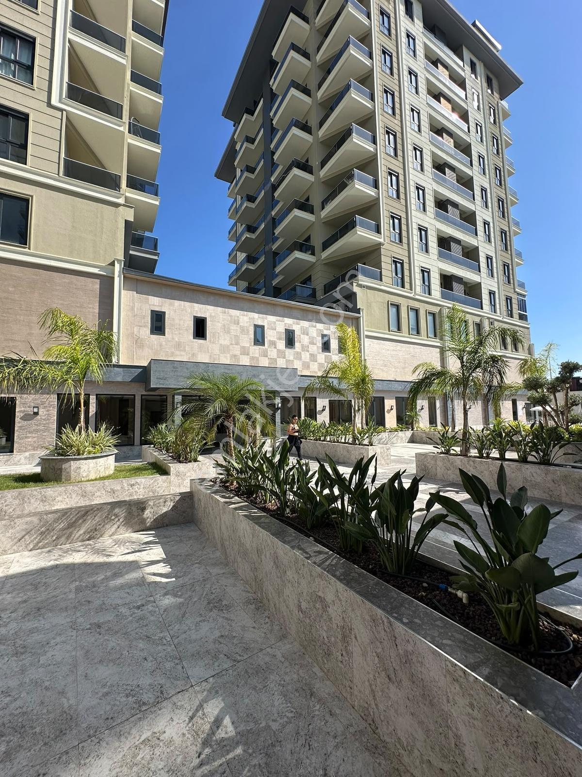Alanya Mahmutlarda Toros Bulvar Sitesi 1+1 Satılık Daire