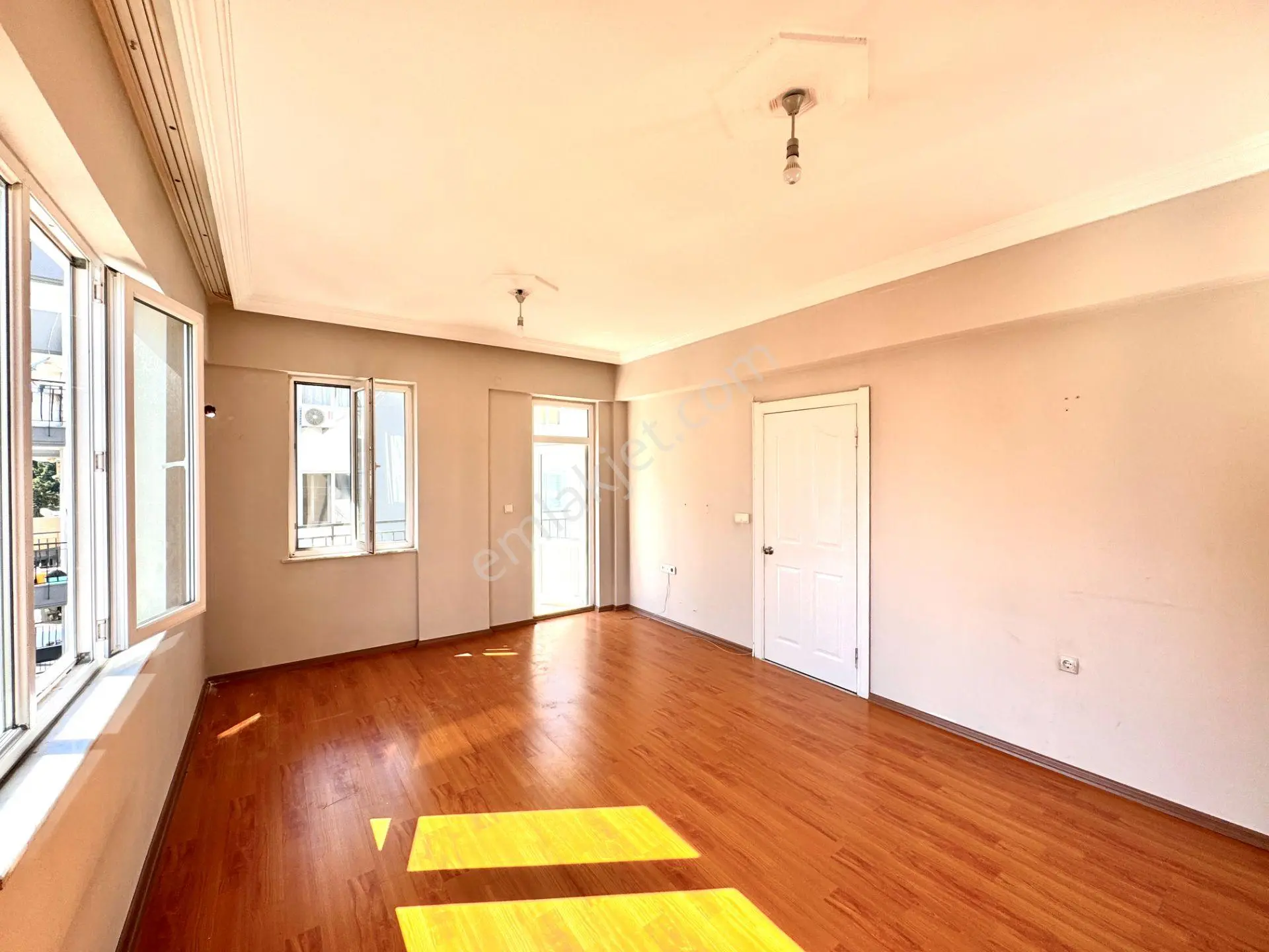 Yenigünde Ayrı Mutfaklı Asansörlü 2+1 Kiralık Arakat Daire - Görsel 12