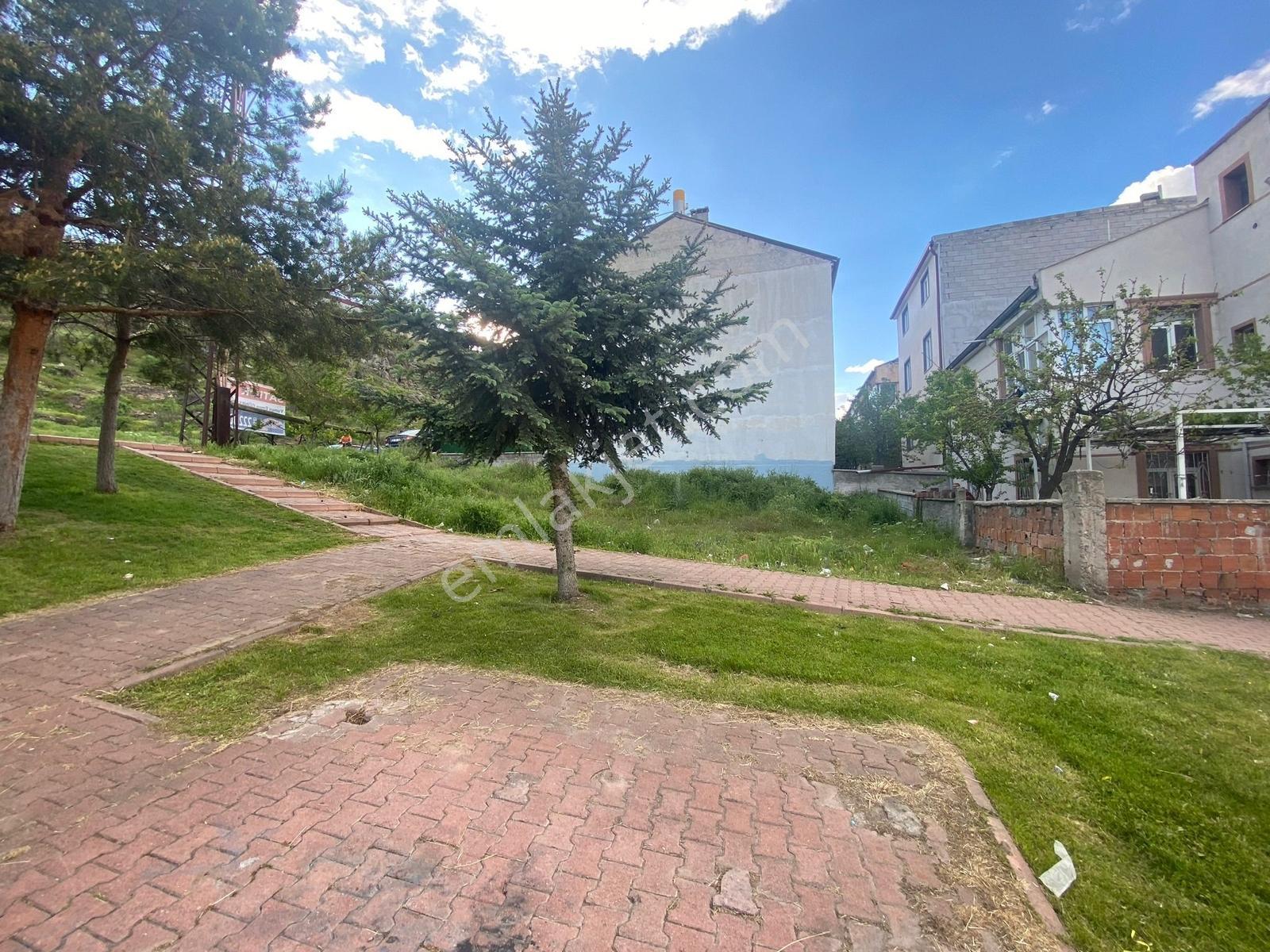 ACİL SATILIK..! - 247 M2 - KÖŞE PARSEL - PARK CEPHELİ - ÖNÜ AÇIK - Görünüm 2