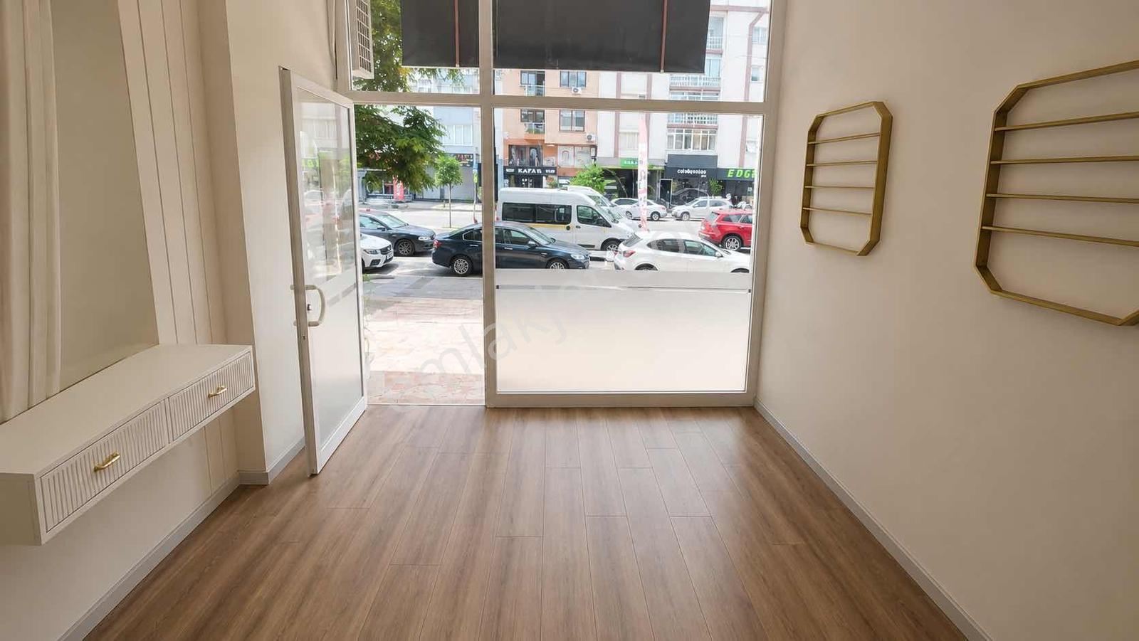 Mithatpaşa Caddesi Üzeri Satılık Dükkan - Görsel 2