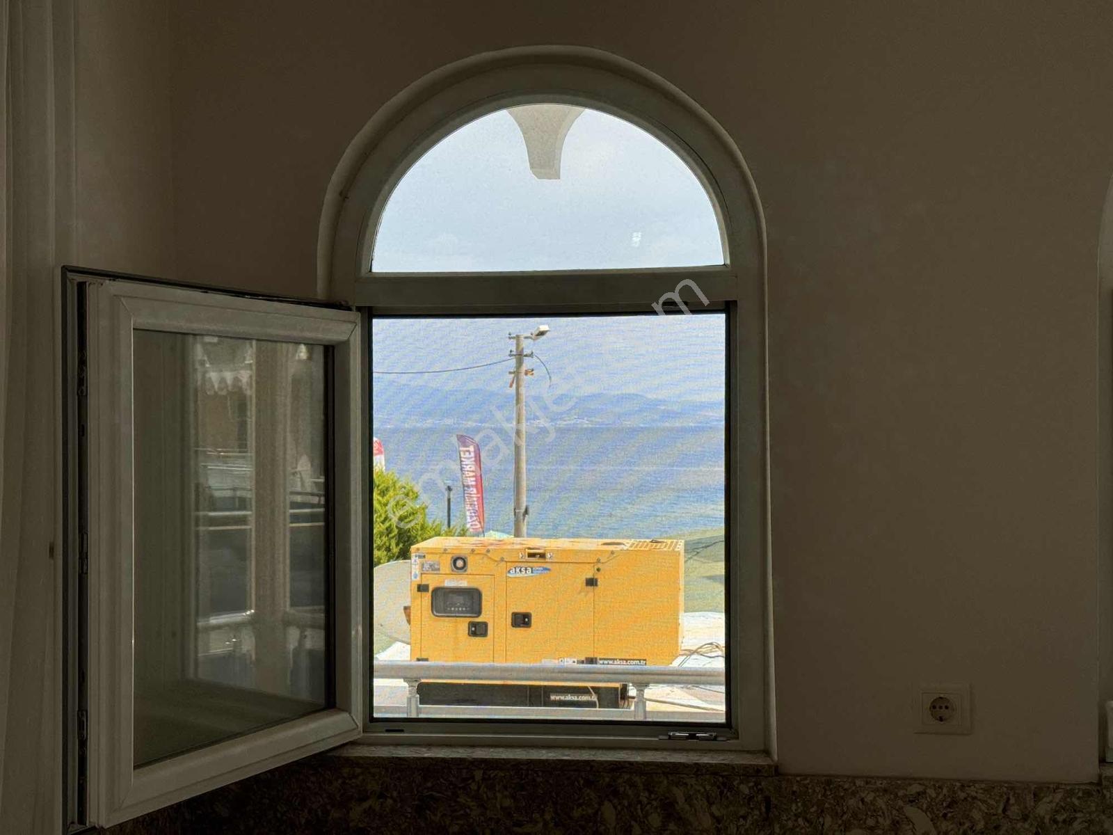 Güçlü Kardeşler Denize Sıfır Sitede 2+1 Deniz Manzaralı Daire - Görsel 13