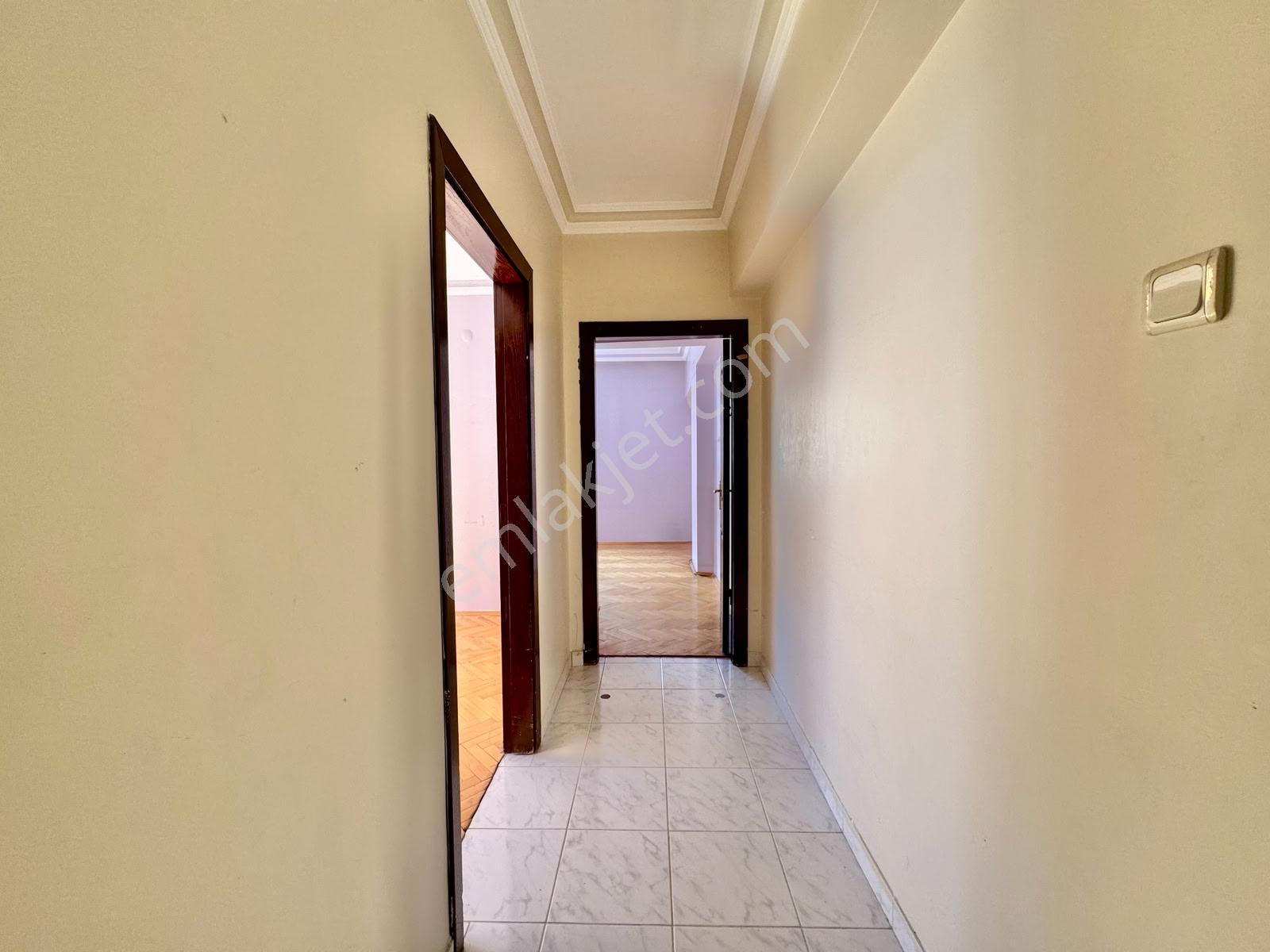 Bağlarbaşı'nda Satılık 3+1 Daire (10m2 Kilerli) - Görsel 23