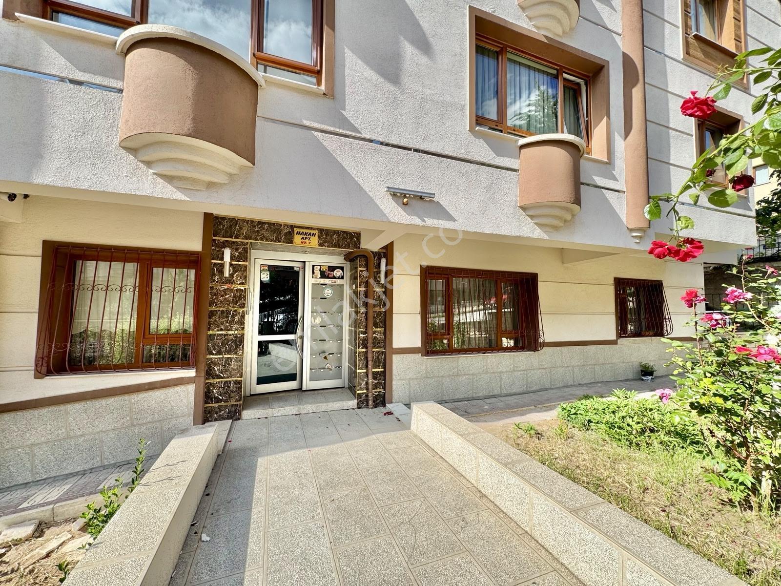 Bağlarbaşı'nda Satılık 3+1 Daire (10m2 Kilerli) - Görsel 3