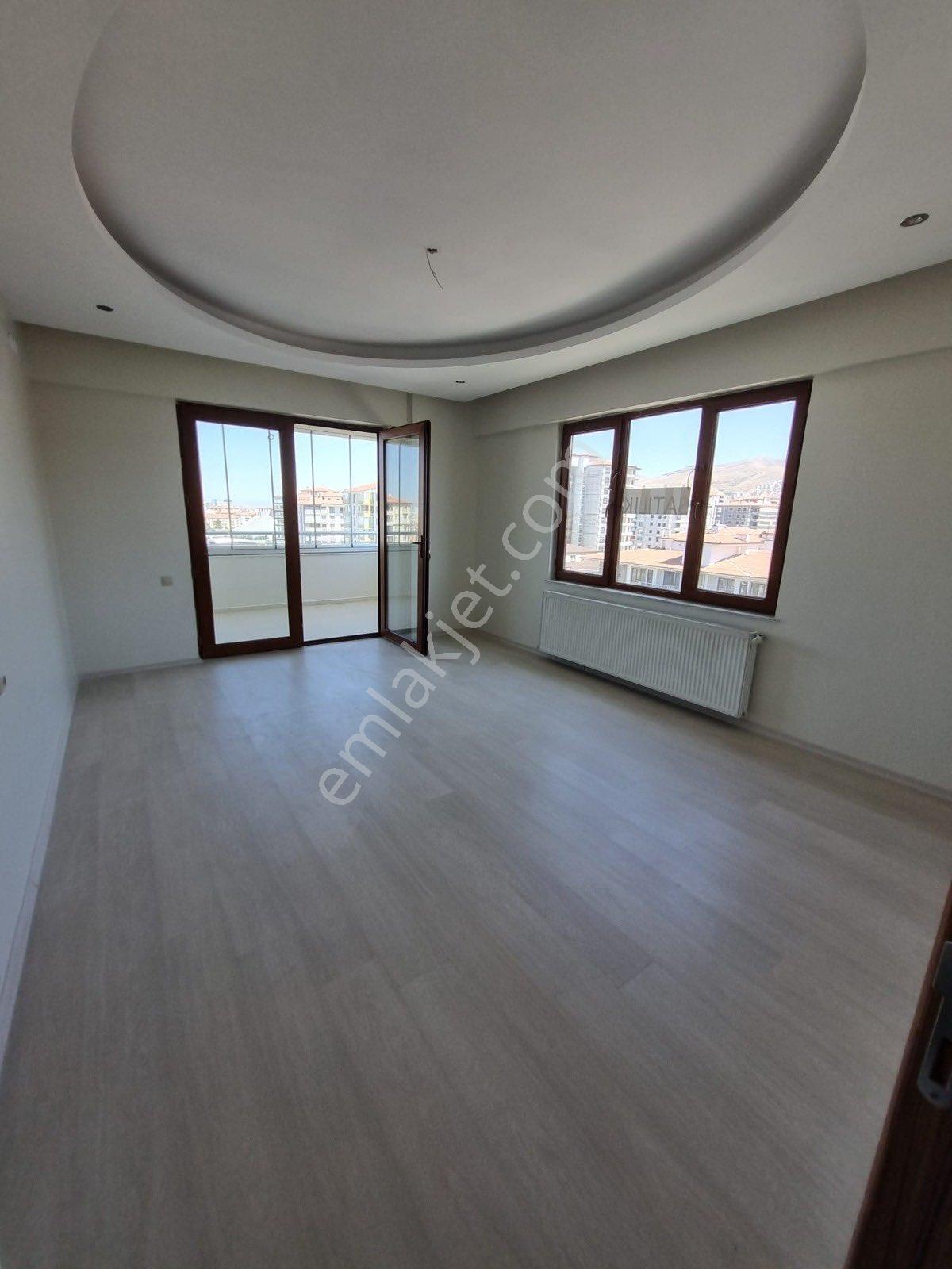 Yeşilyurt Çilesiz Mah Nıkah Sarayı Yanında Cad Üzerinde 9. Ara Kat 4+1 Satılık Daıre - Görsel 2