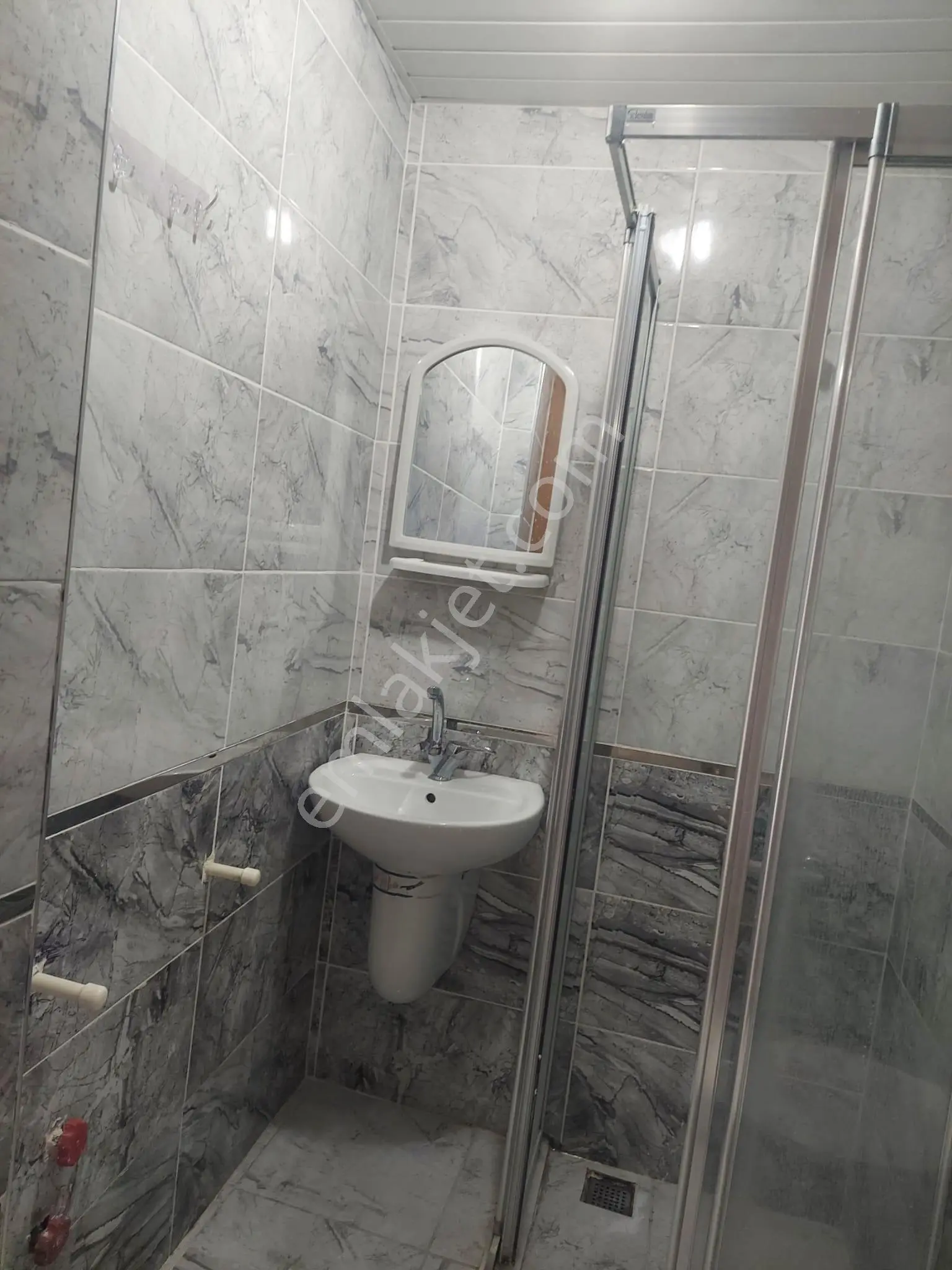 Reşatbey'de Satılık 40m2 Doğu Cepheli 4katlı Binanın 2.katı Balkonlu 1+1 Daire 2700.000tl Pazarlık.