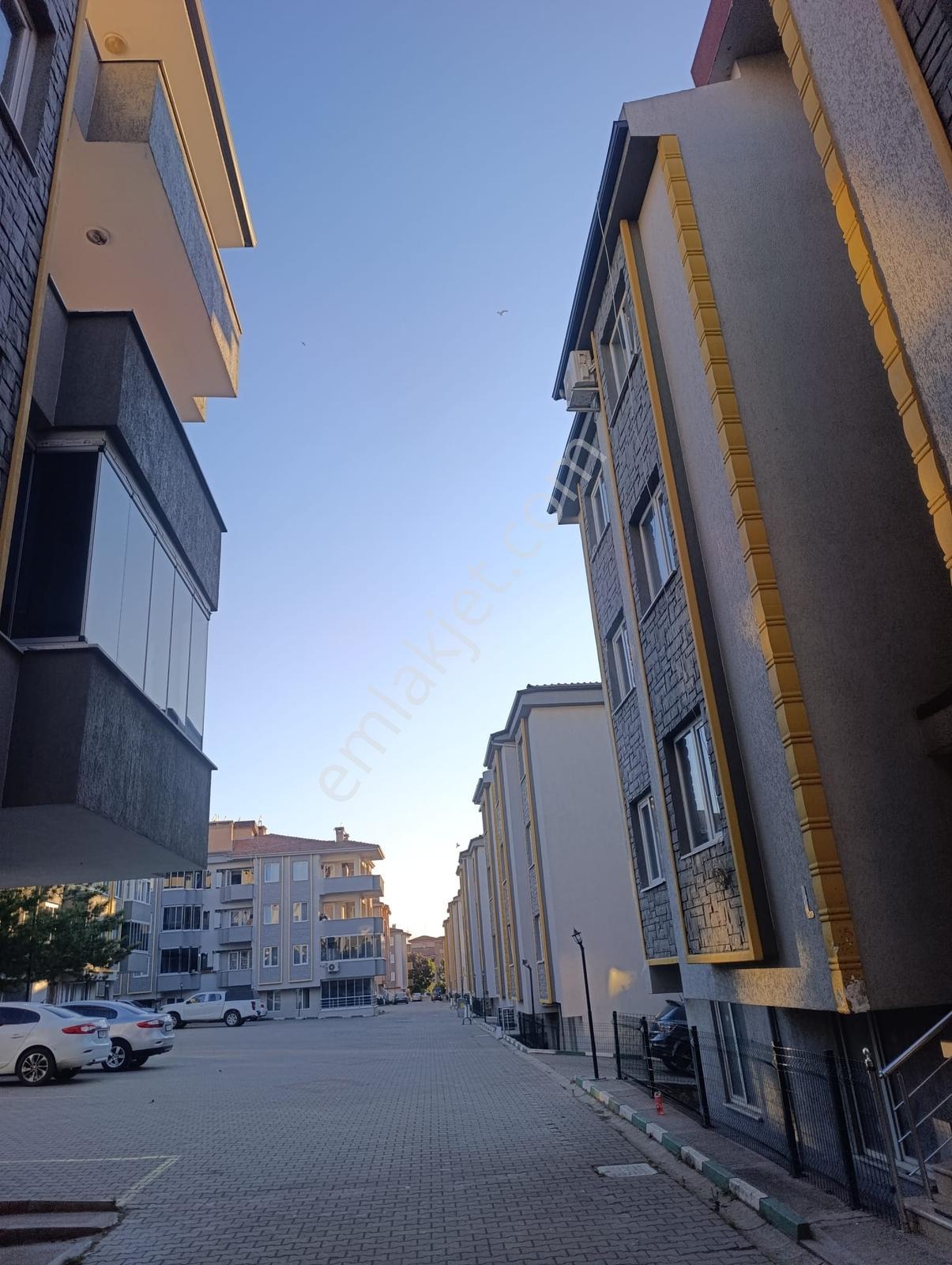 Remax Advantage Geçit'te Bahçeli Sitede Geniş Balkonlu 3+1 Daire - Görsel 11