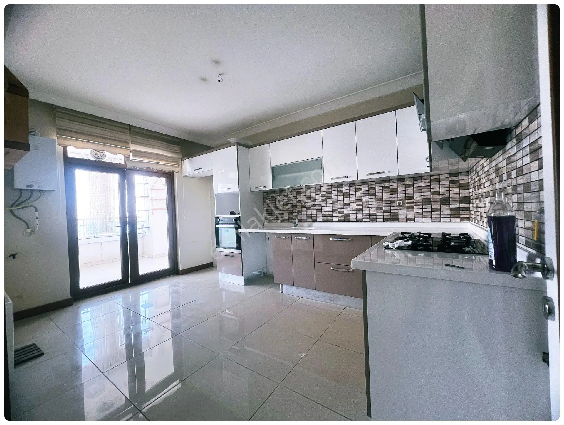 Kayalarda Erol Kaya Cadde Üstü Giyinme Odalı Kiralık 4+1 Daire - Görsel 2