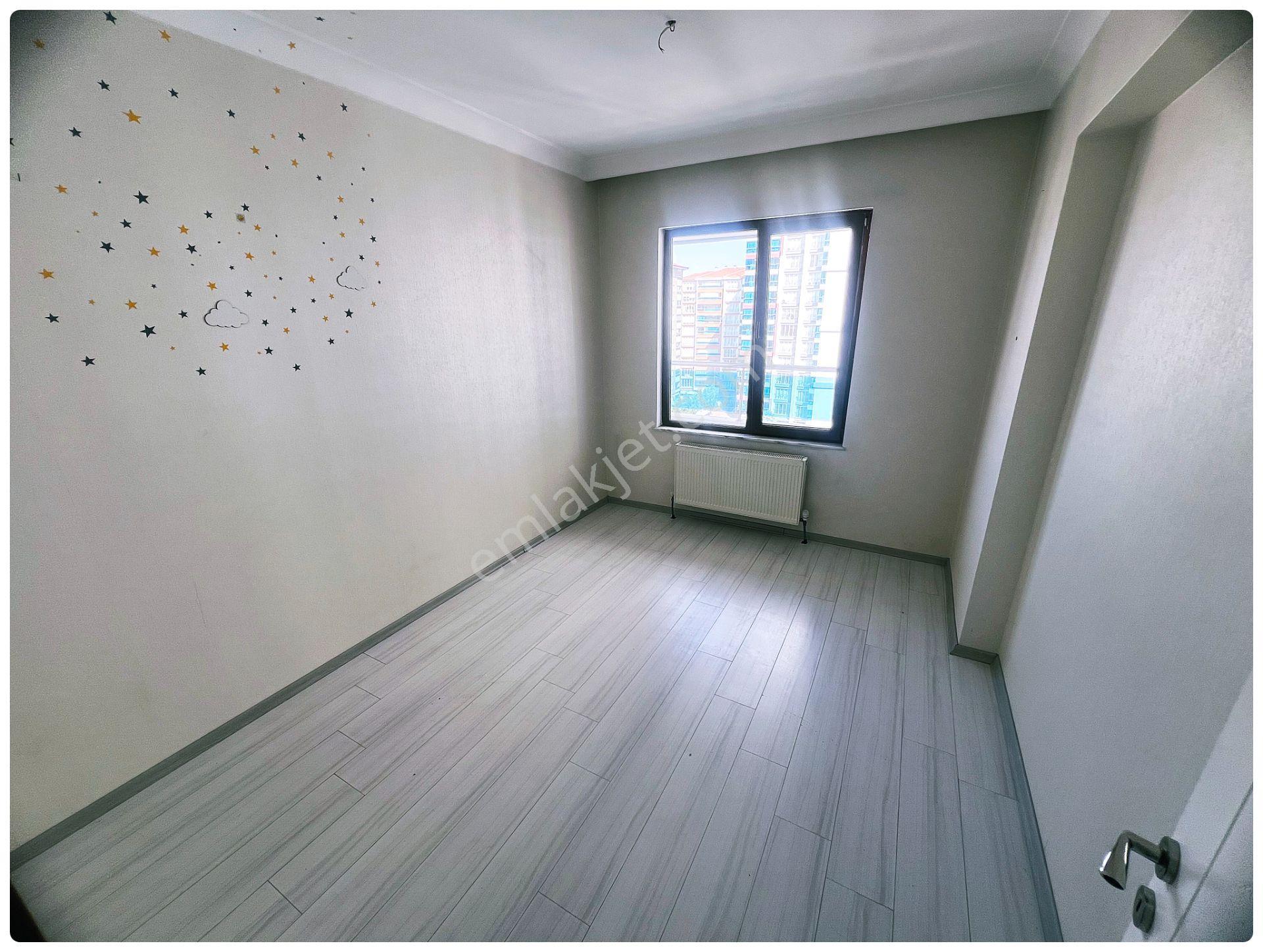 Kayalarda Erol Kaya Cadde Üstü Giyinme Odalı Kiralık 4+1 Daire - Görsel 25