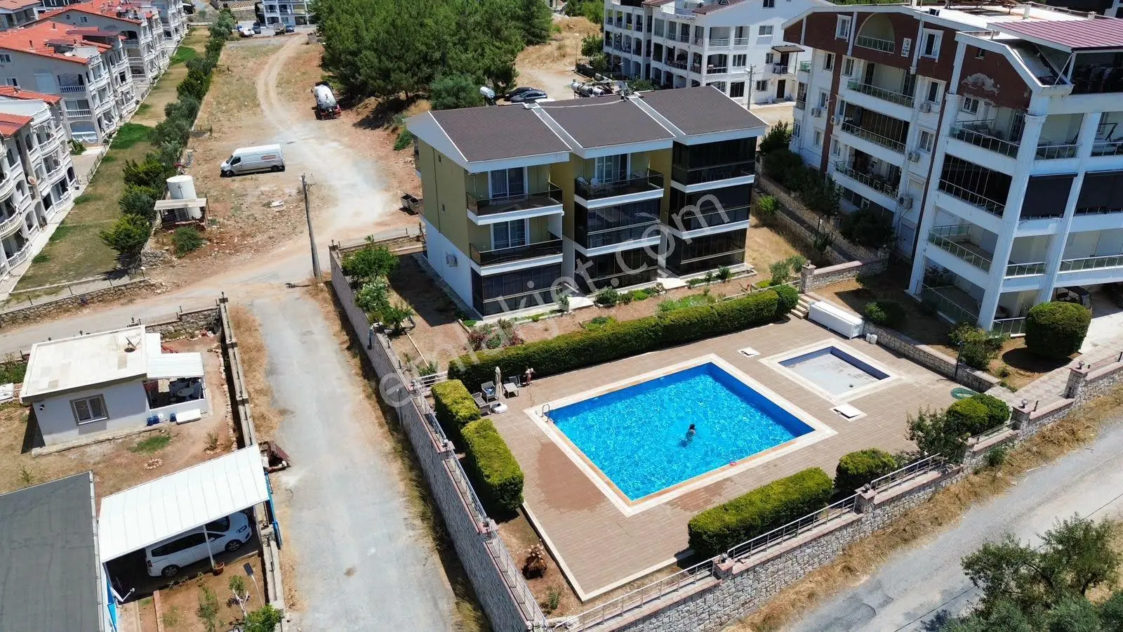 Merkezi Konumlu Site İçi 1+1 Bahçe Katı Daire