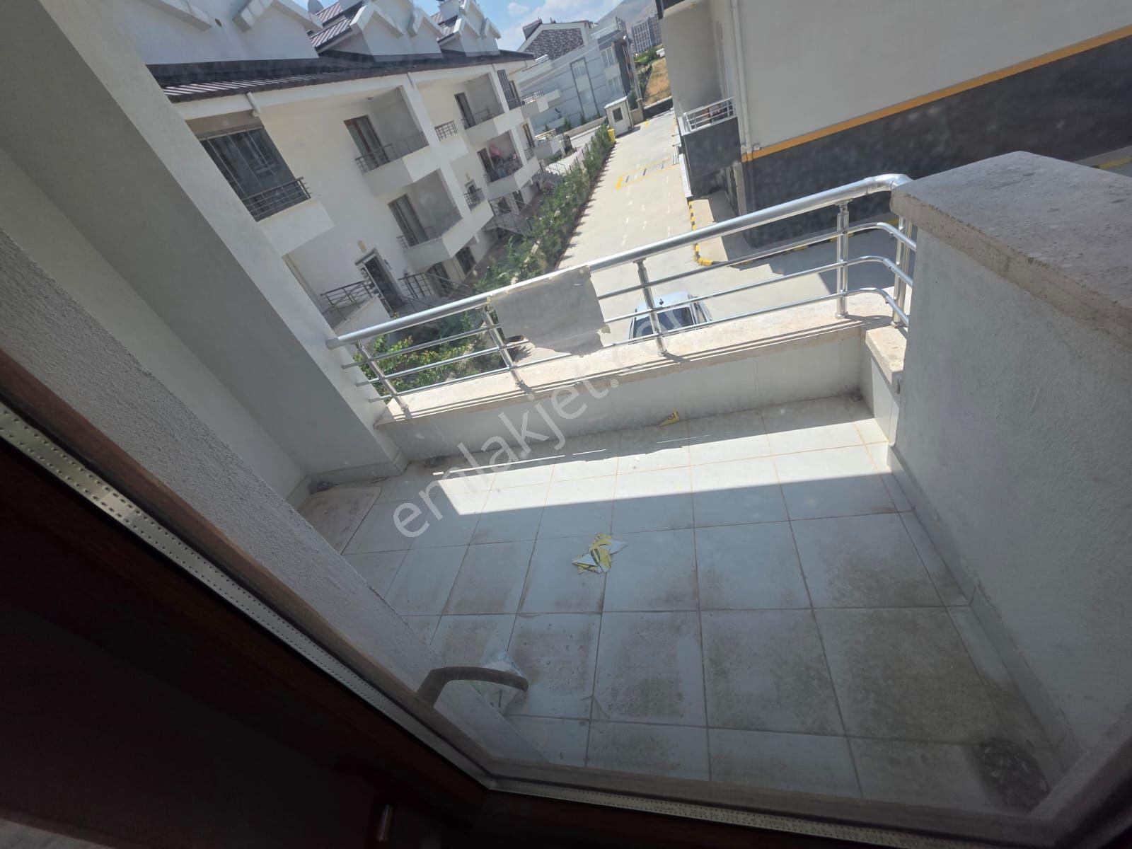Şafak Caddesi Cepheli Kiralık Eşyalı 1+1 Daire - Görsel 21