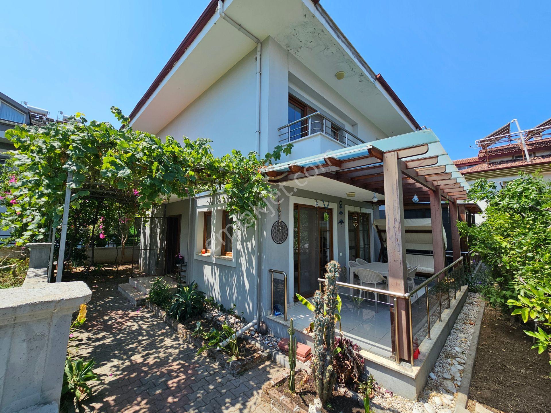 Goldhouse Dan Satılık Villa Foçada Denize Yürüme Mesafesinde 4+1 - Görsel 35