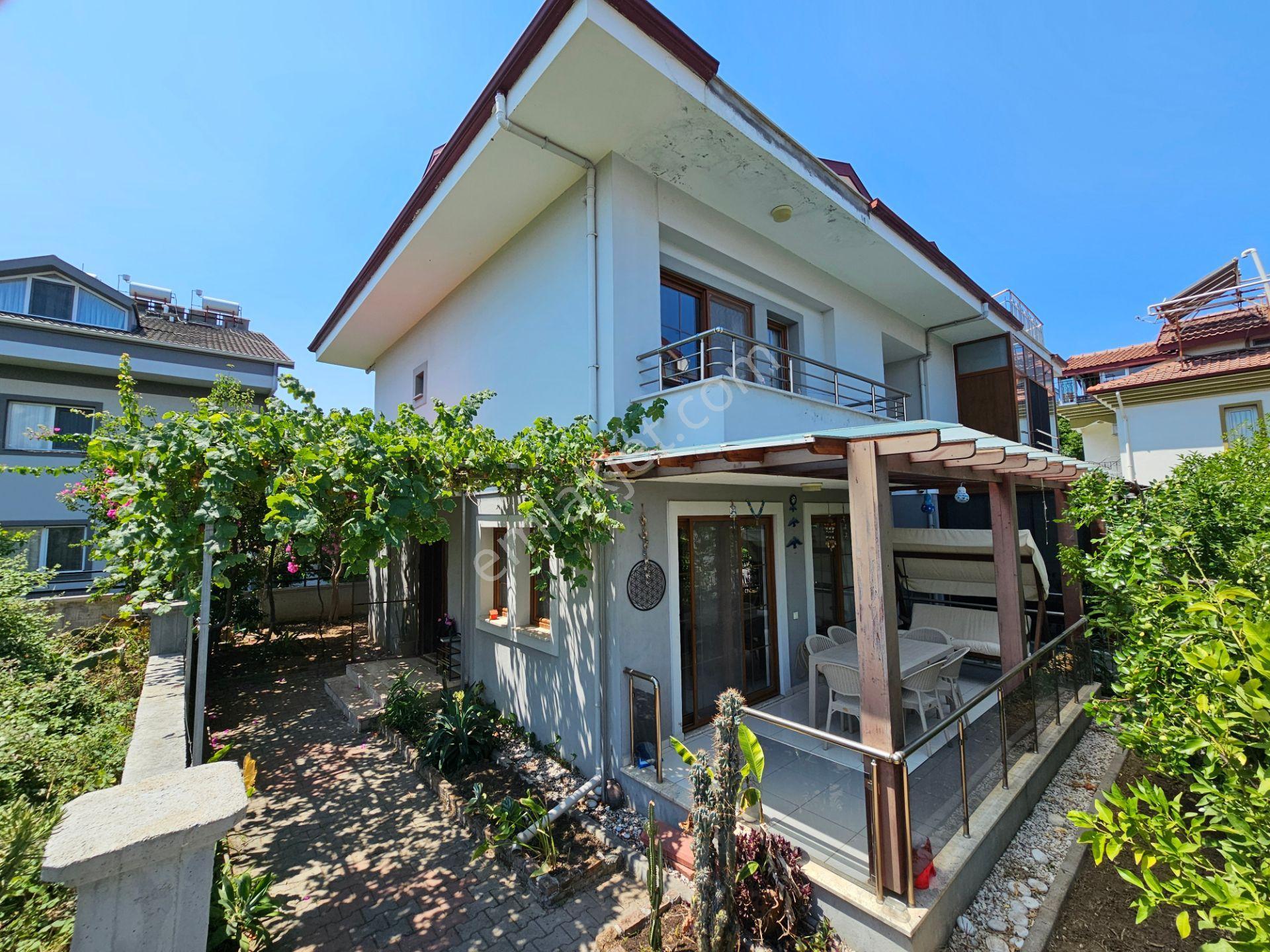 Goldhouse Dan Satılık Villa Foçada Denize Yürüme Mesafesinde 4+1