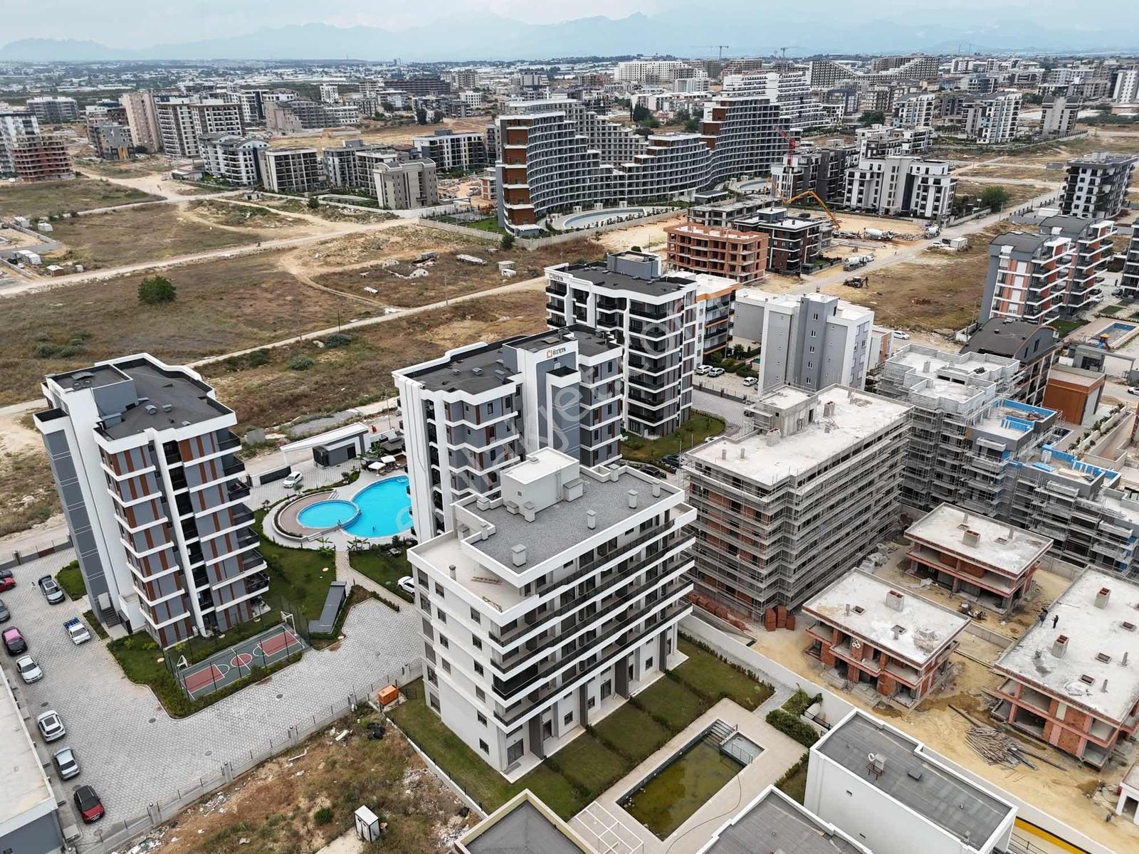Uğur Kurtulmuş'tan 40'lık Yola 2.parselde İskanlı,kapalı Otp 2+1