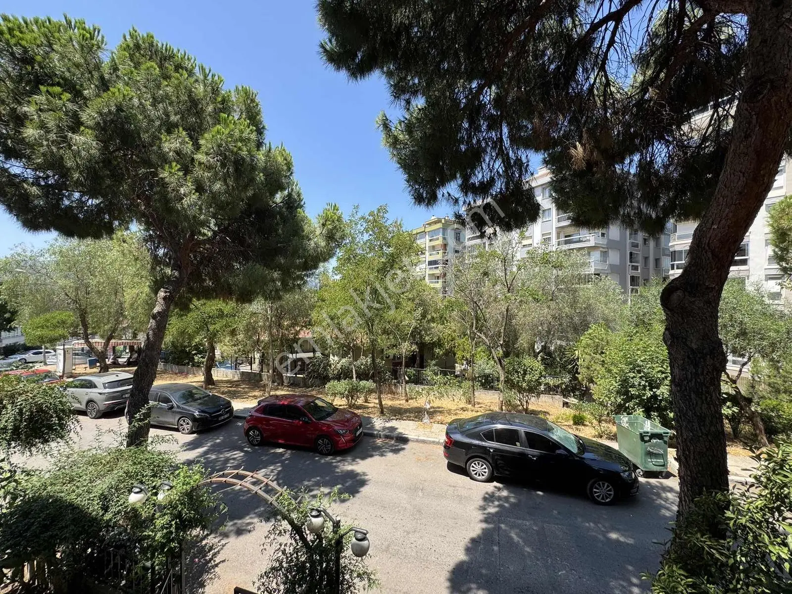 Bürmen'den Basınsitesi'nin Nezih Sokağında Ferah Bakımlı Daire