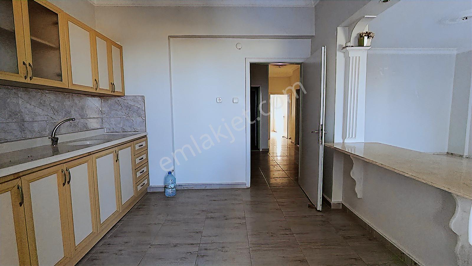 Erdemli / Tömük Mh. Havuzlu Site İçi Geniş Kullanım 2+1 Yazlık