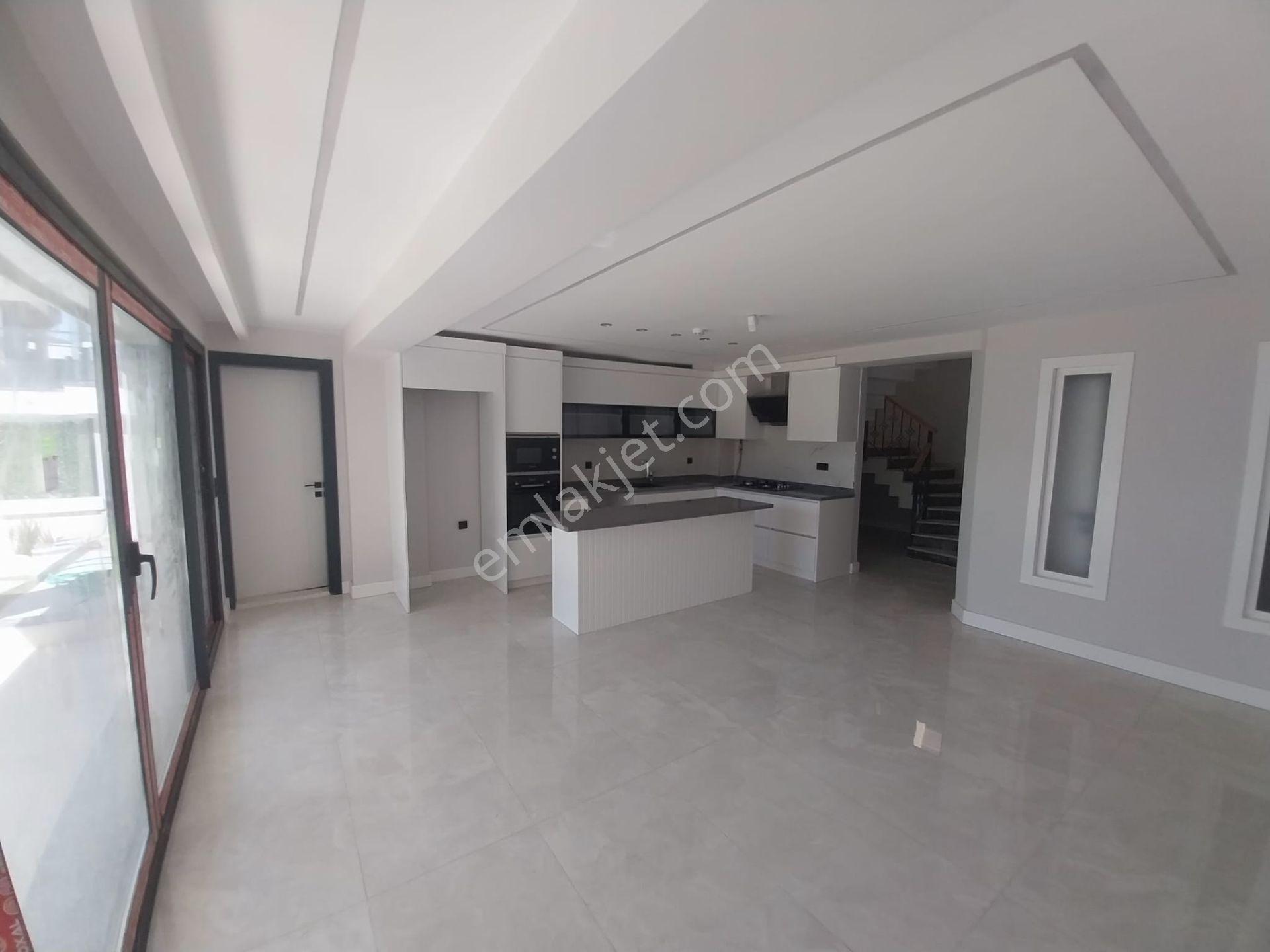 Güzelbahçe Mustafa Kemal Paşa'da Tam Müstakil Kiralık Lüks Villa - Görsel 11
