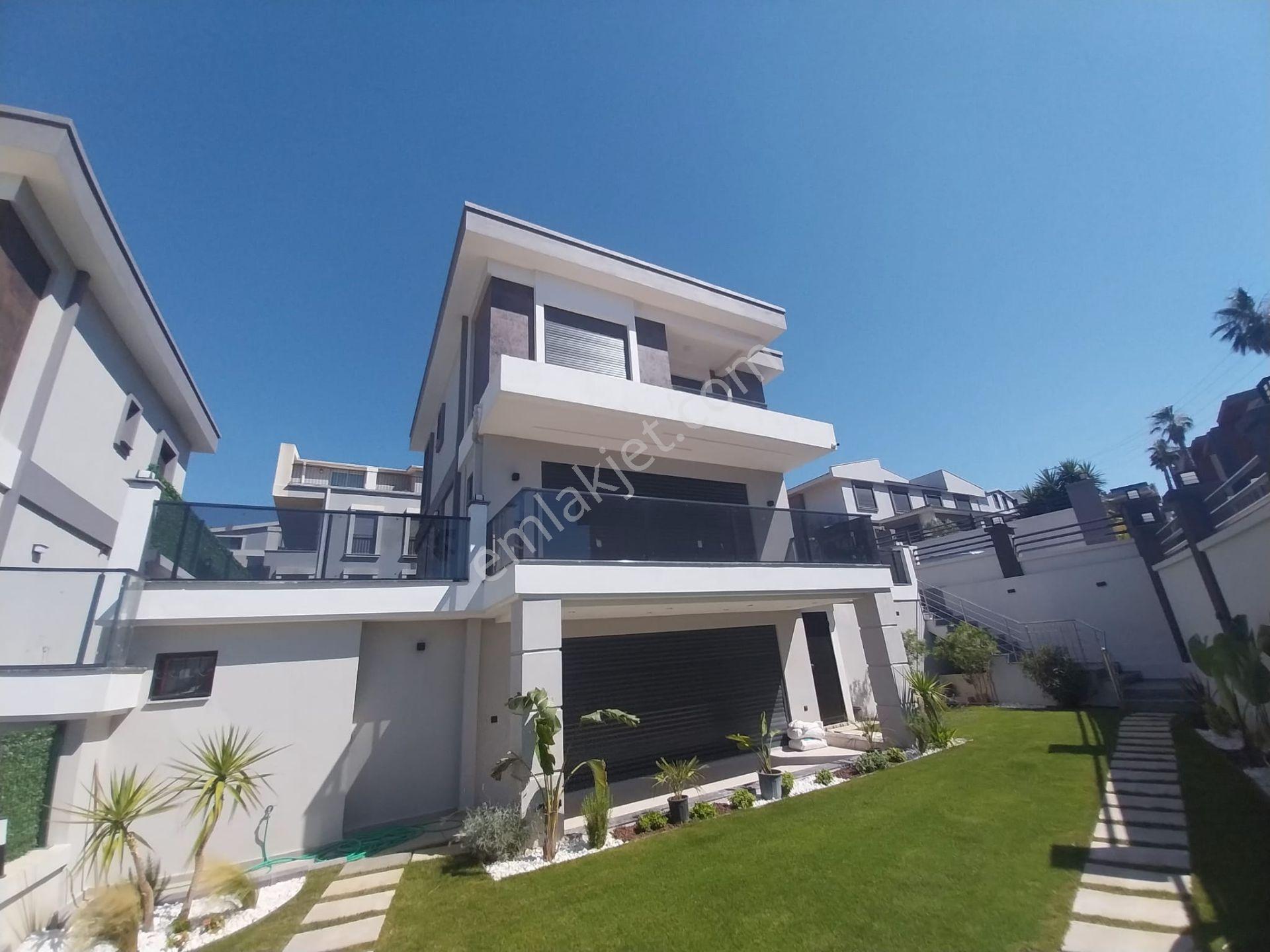 Güzelbahçe Mustafa Kemal Paşa'da Tam Müstakil Kiralık Lüks Villa - Görsel 32
