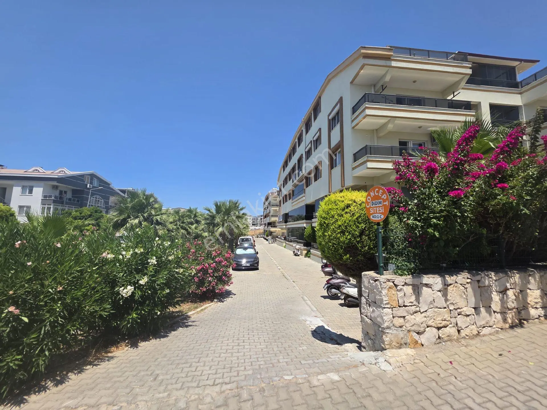 Didim Efelerde Lüks Havuzlu Sitede Satılık 2+1 Eşyalı Daire - Görsel 2
