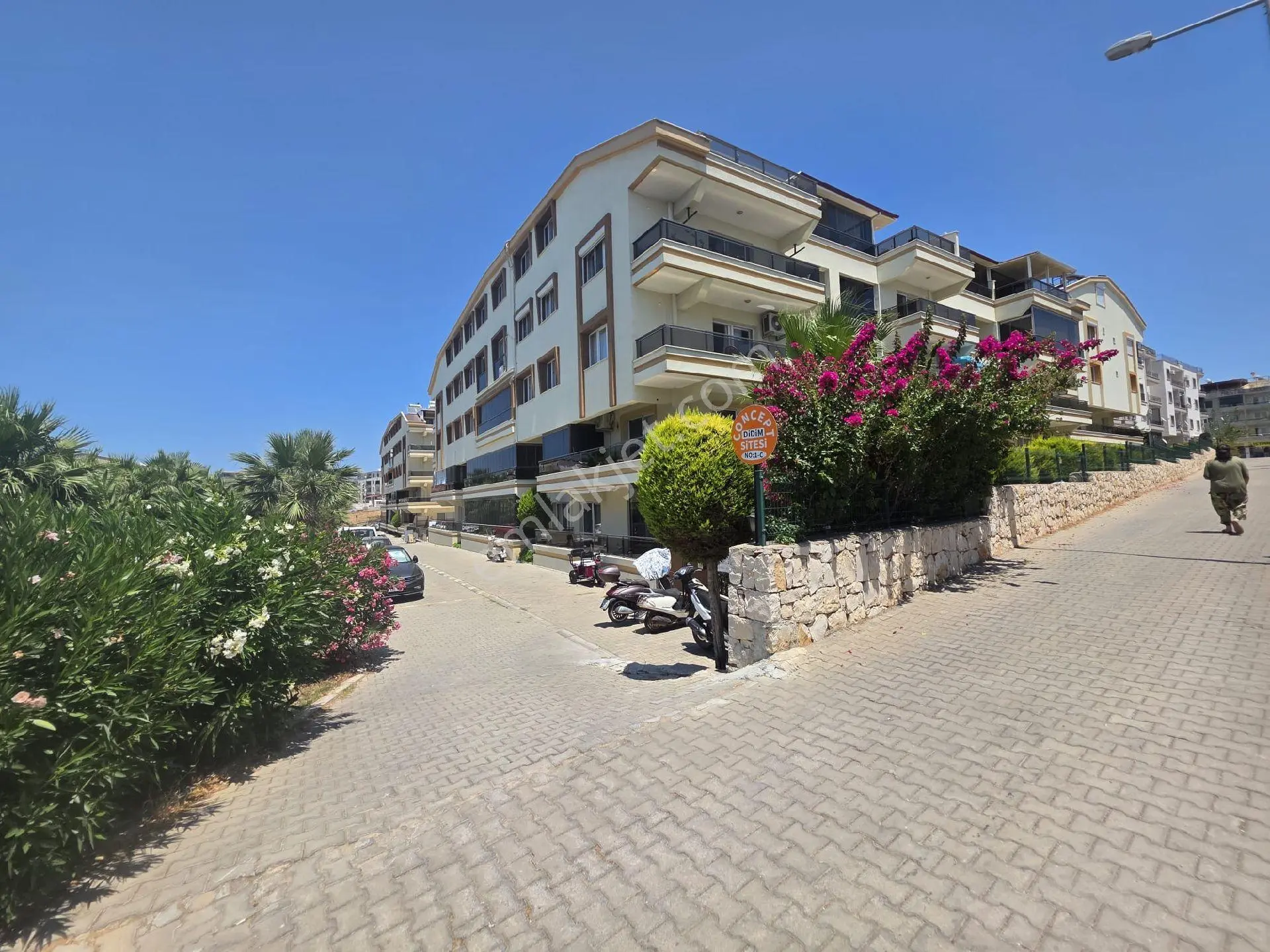 Didim Efelerde Lüks Havuzlu Sitede Satılık 2+1 Eşyalı Daire - Görsel 3