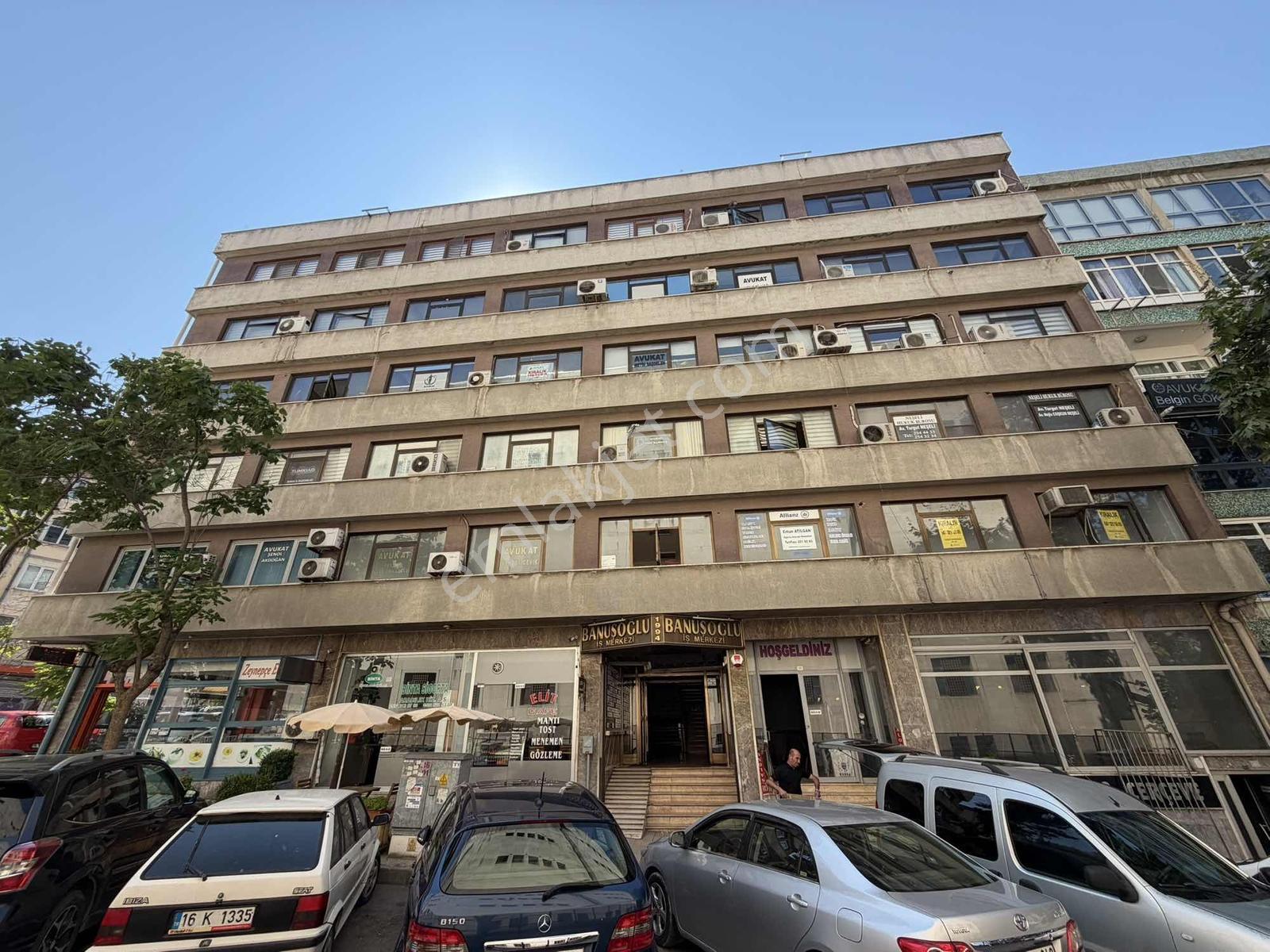 Uluyol'da Banuşoğlu İş Merkezin'de Kiralık 1+1 Ofis