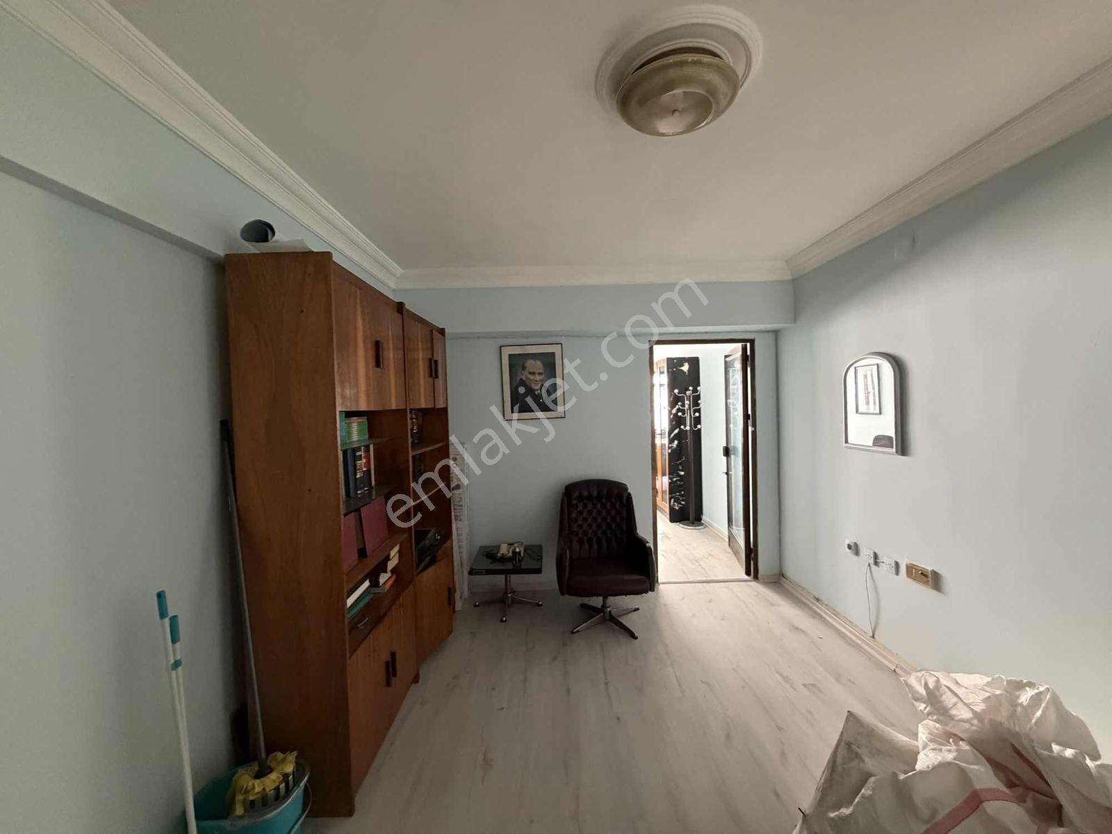 Uluyol'da Banuşoğlu İş Merkezin'de Kiralık 1+1 Ofis - Görsel 2